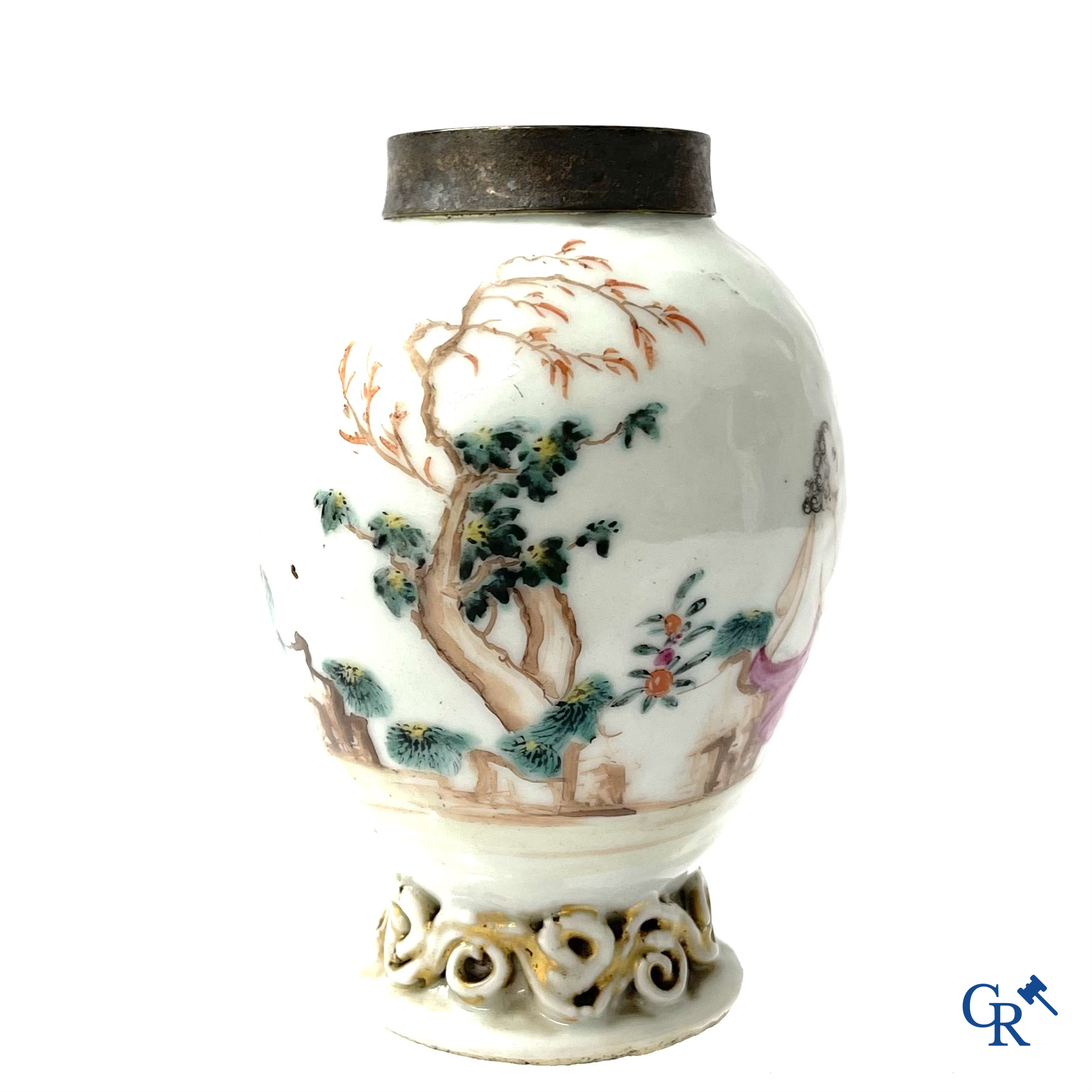 Asian Art, Chinese porcelain. A Chinese famille rose tea caddy with mounts. 18th century.