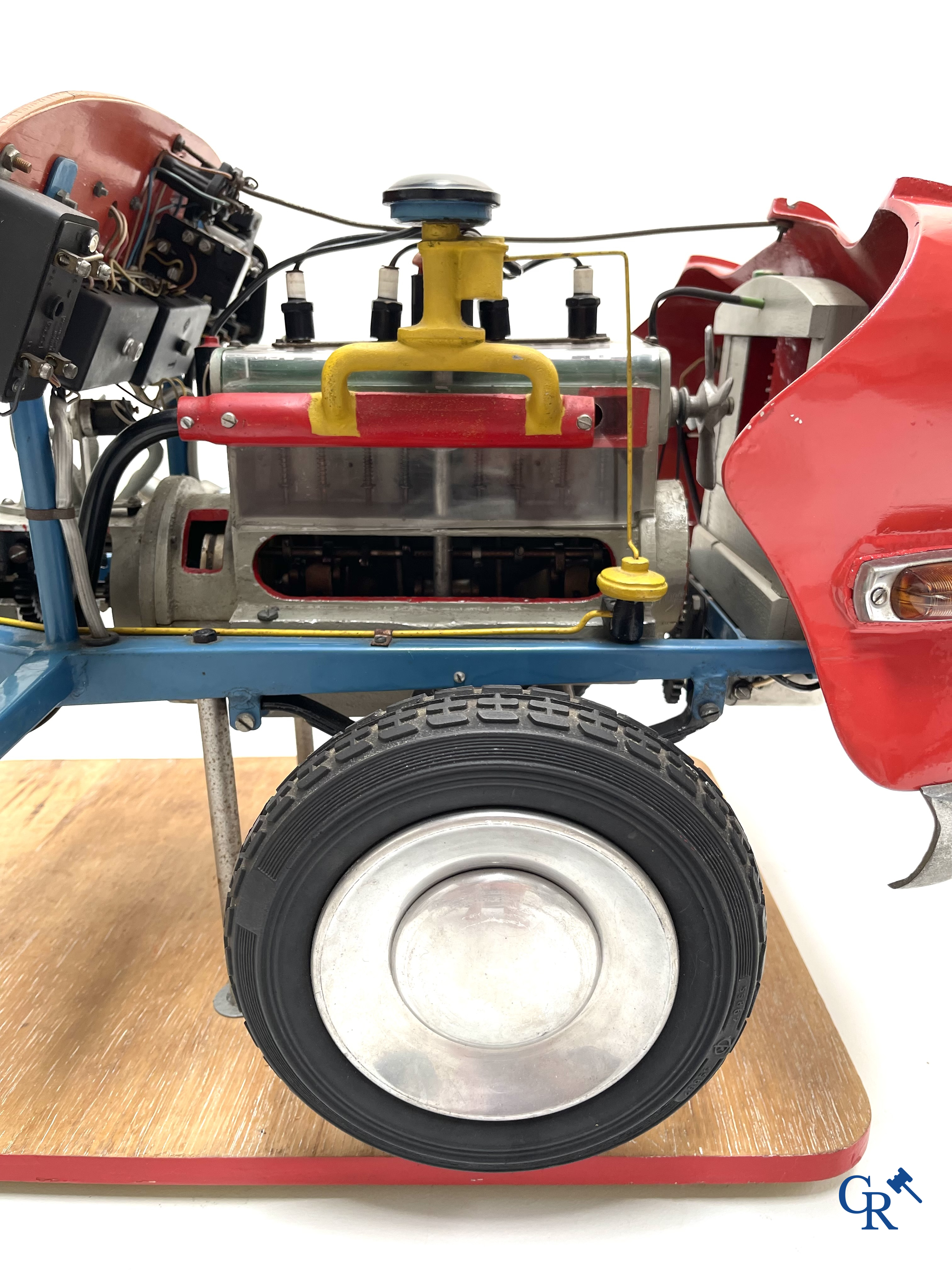 Verkehrs Verlag Remagen, a VVR-150 lesson model for car driving schools. Large model with mainly metal parts.