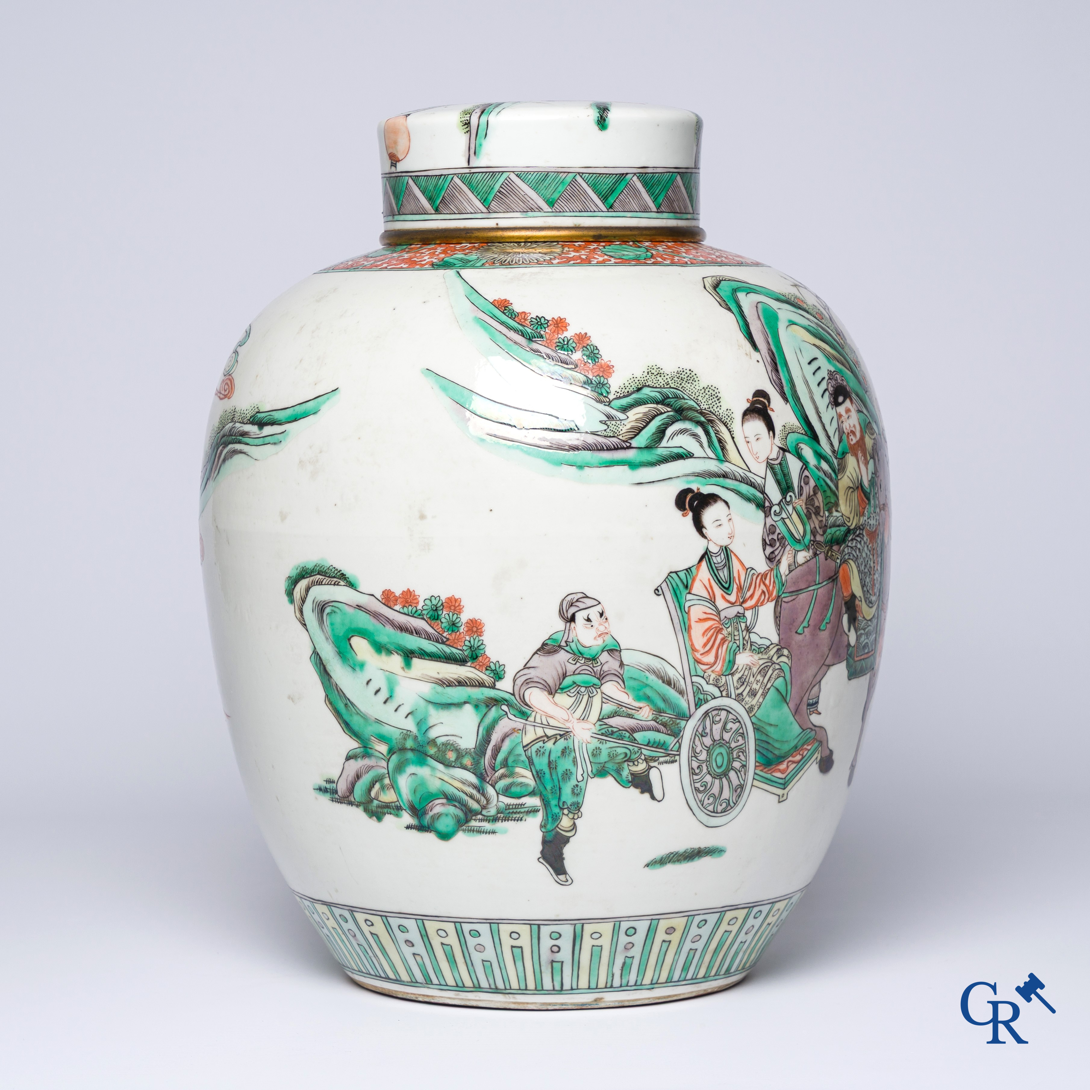 Asian Art, Chinese porcelain. A large Chinese potiche in polychrome Famille Verte porcelain. Kangxi 4 character mark.