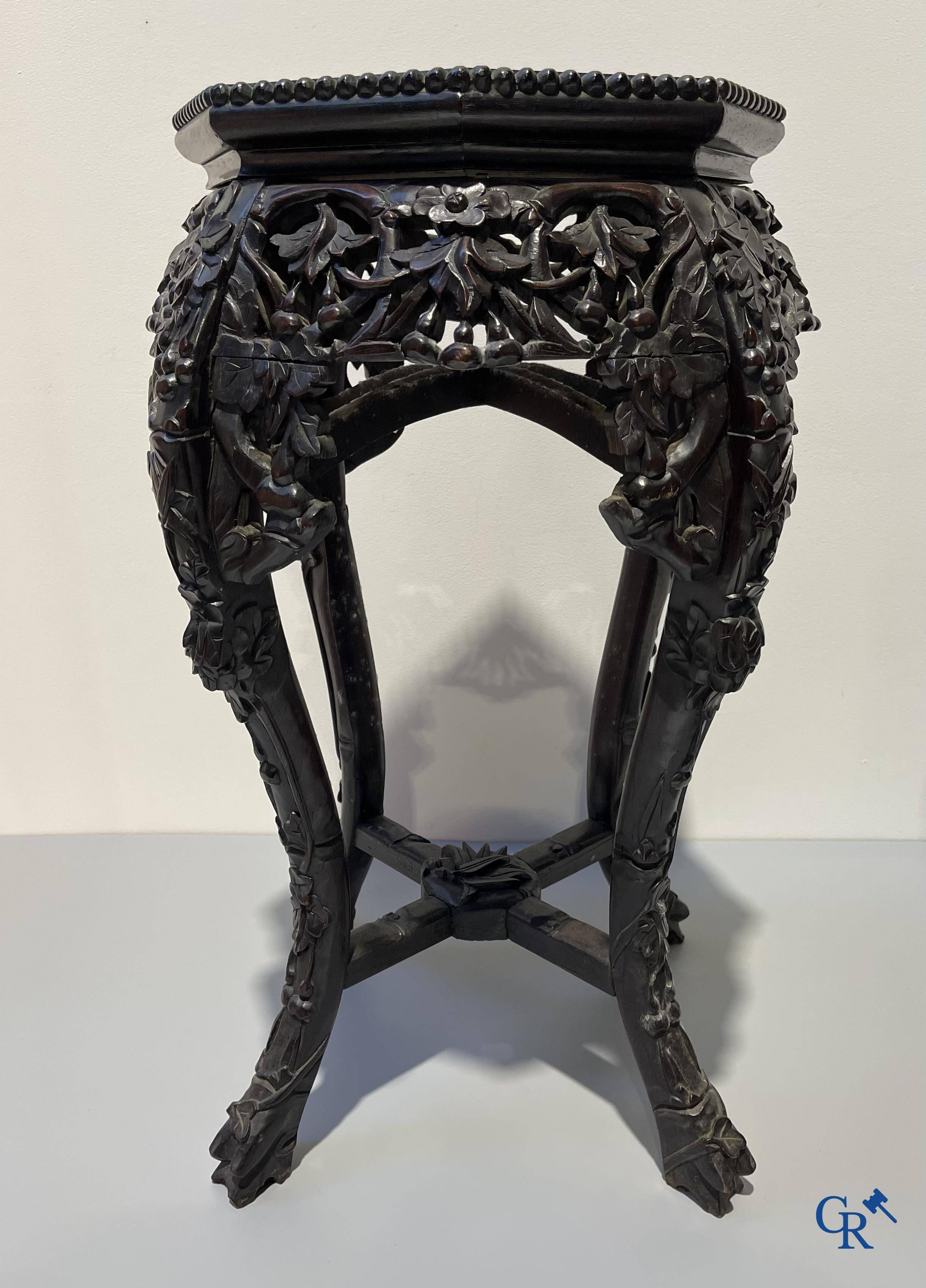 Art Asiatique, 2 piedestals en bois dur chinois.