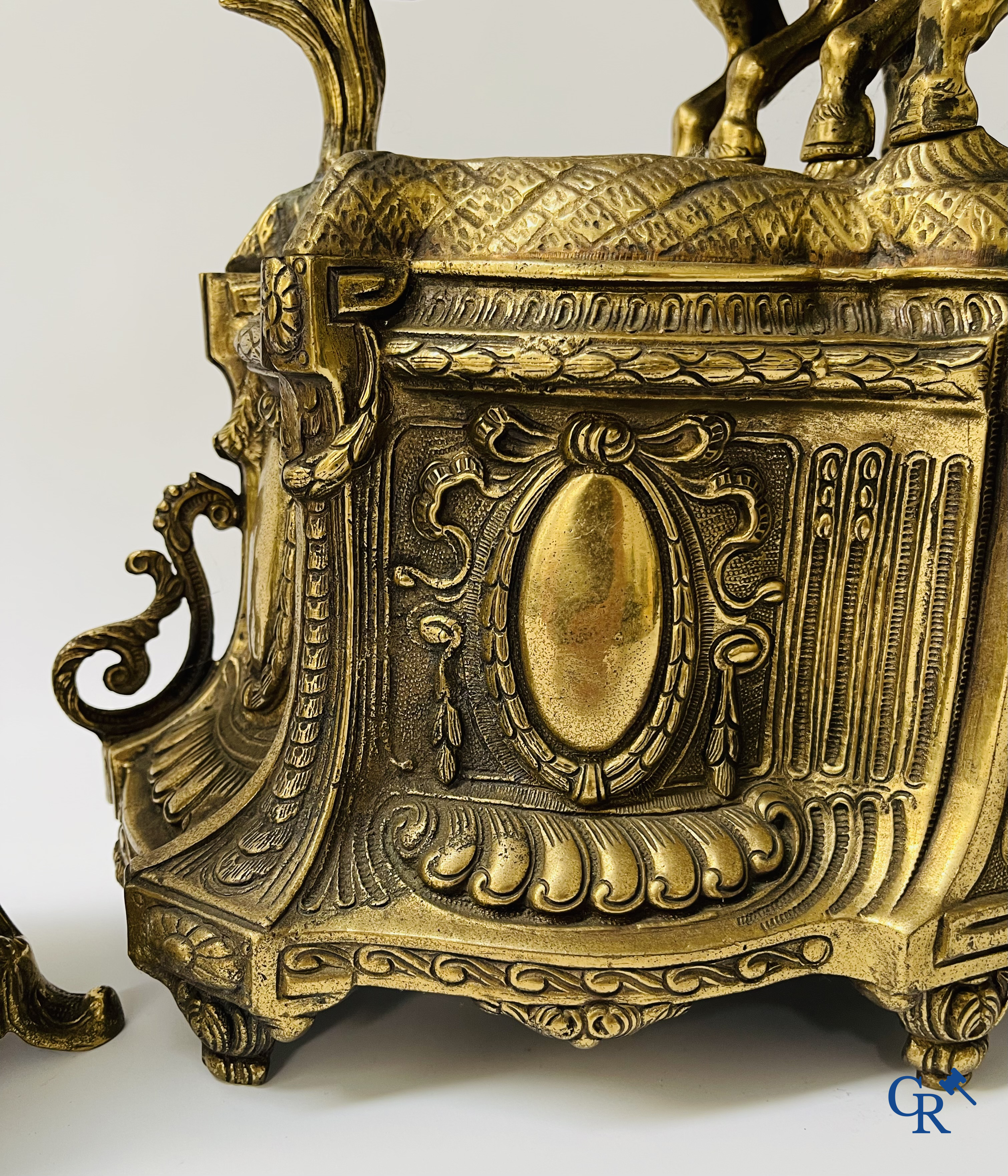 Large 3-piece clockset in bronze. "Chariot". 20th century.