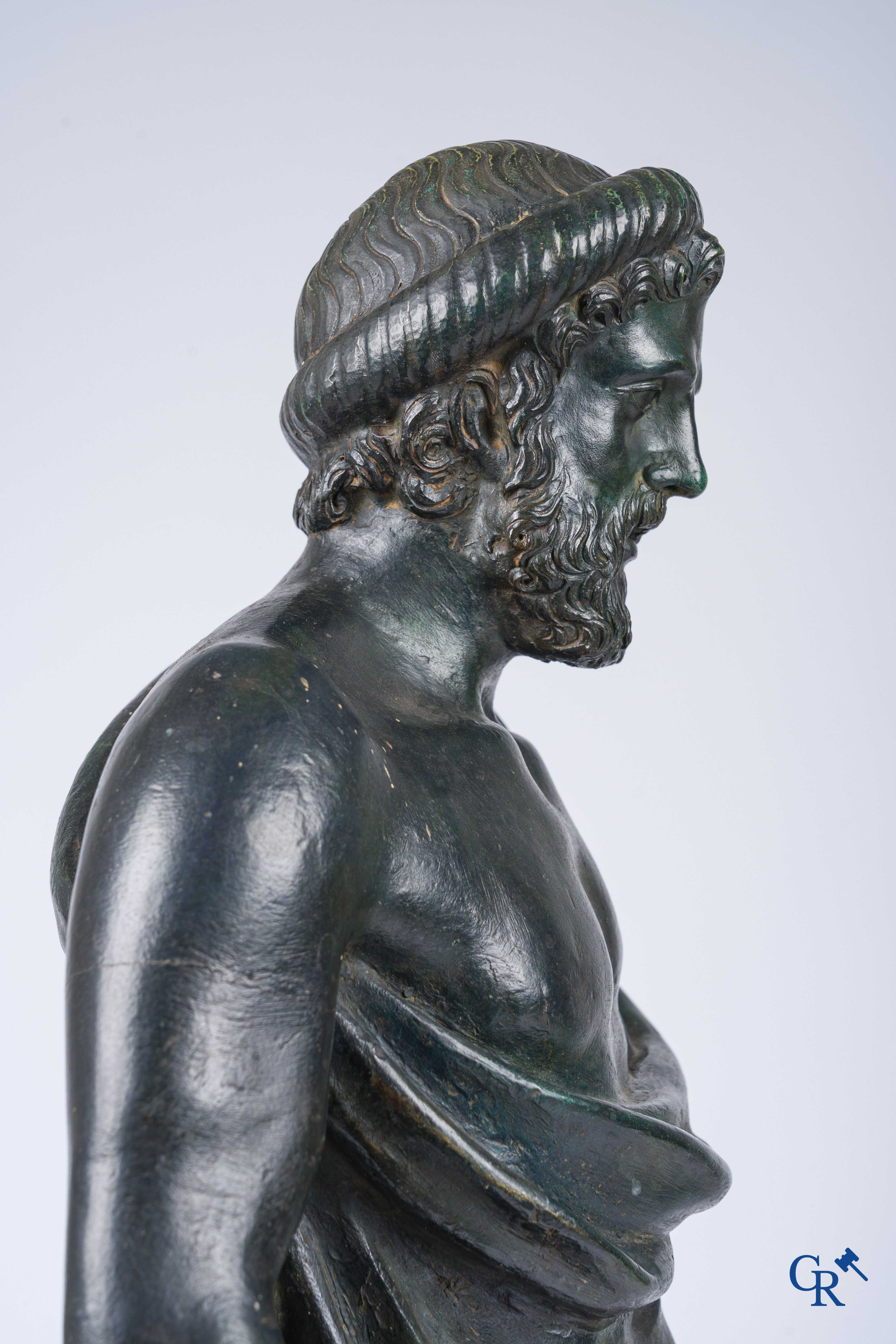 Asklepios, dieu grec de la médecine et de la guérison. Socle en marbre gris Sainte Anne. Fin du 18ème - début du 19ème siècle.