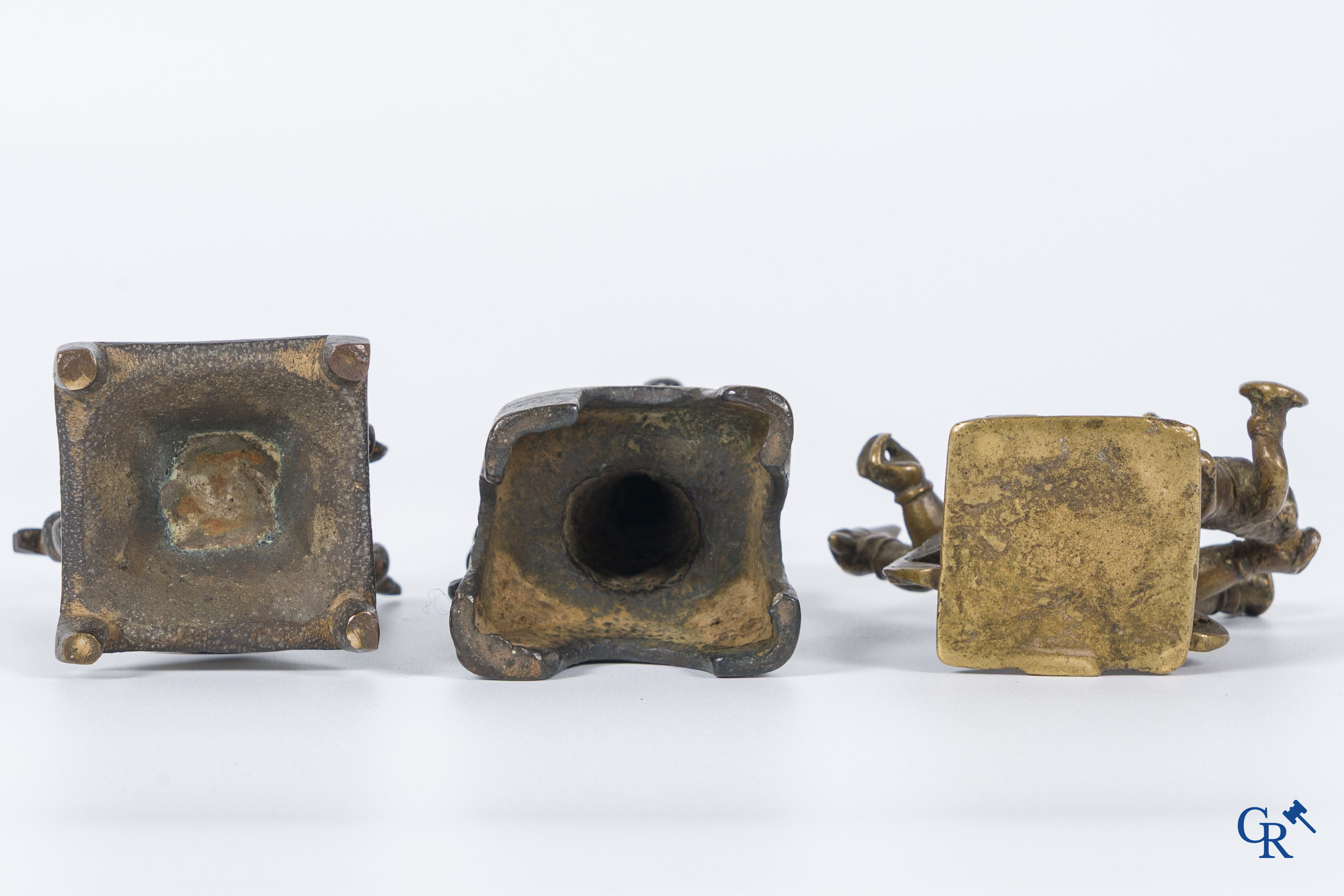 Aziatica, 3 Chinese en Indische bronzen voorstellingen waaronder Ganesha. 18e-19e eeuw.