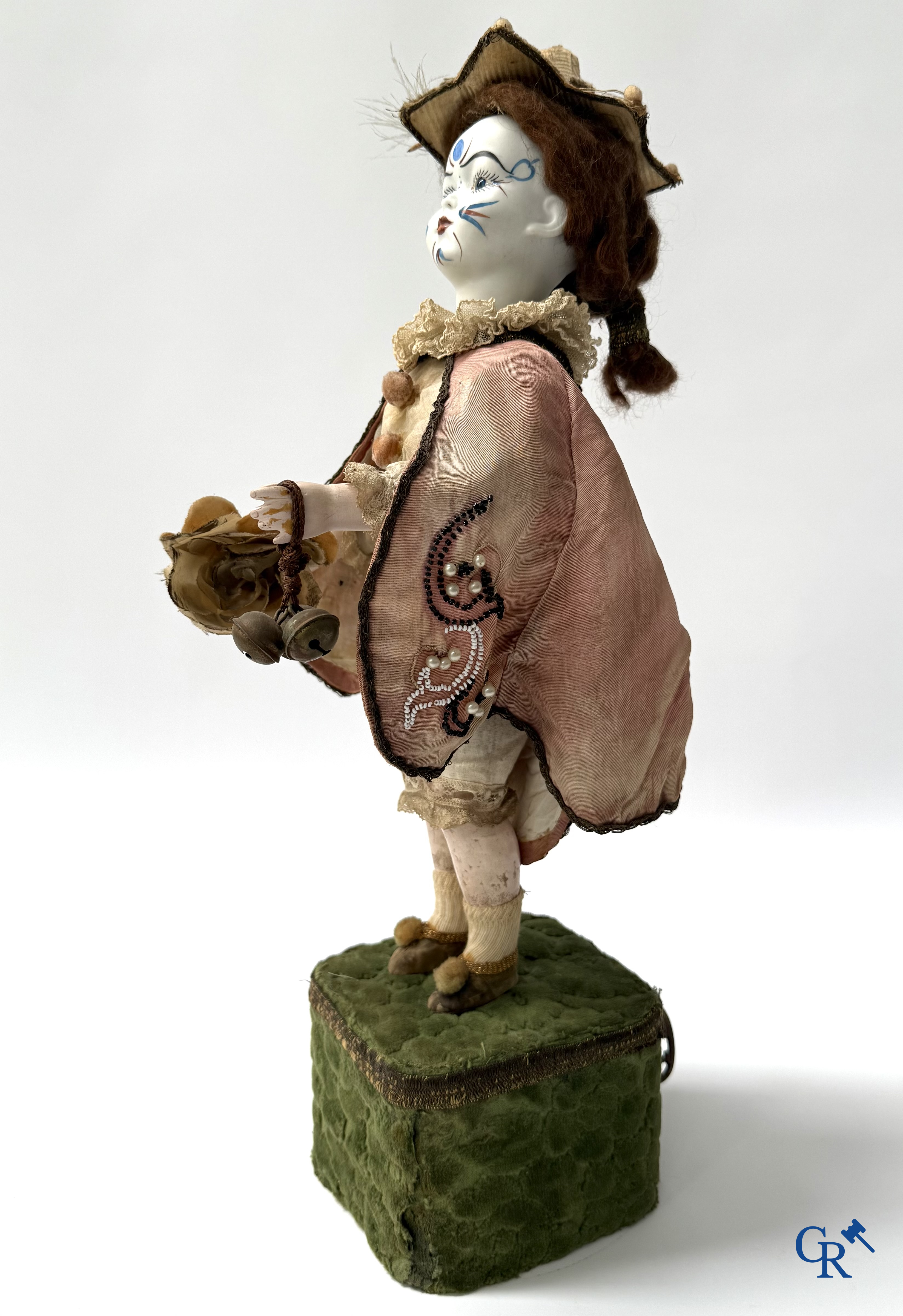 Lambert, Automaat. Clown met bewegingsmechanisme, muziek en porselein hoofd. Circa 1900.