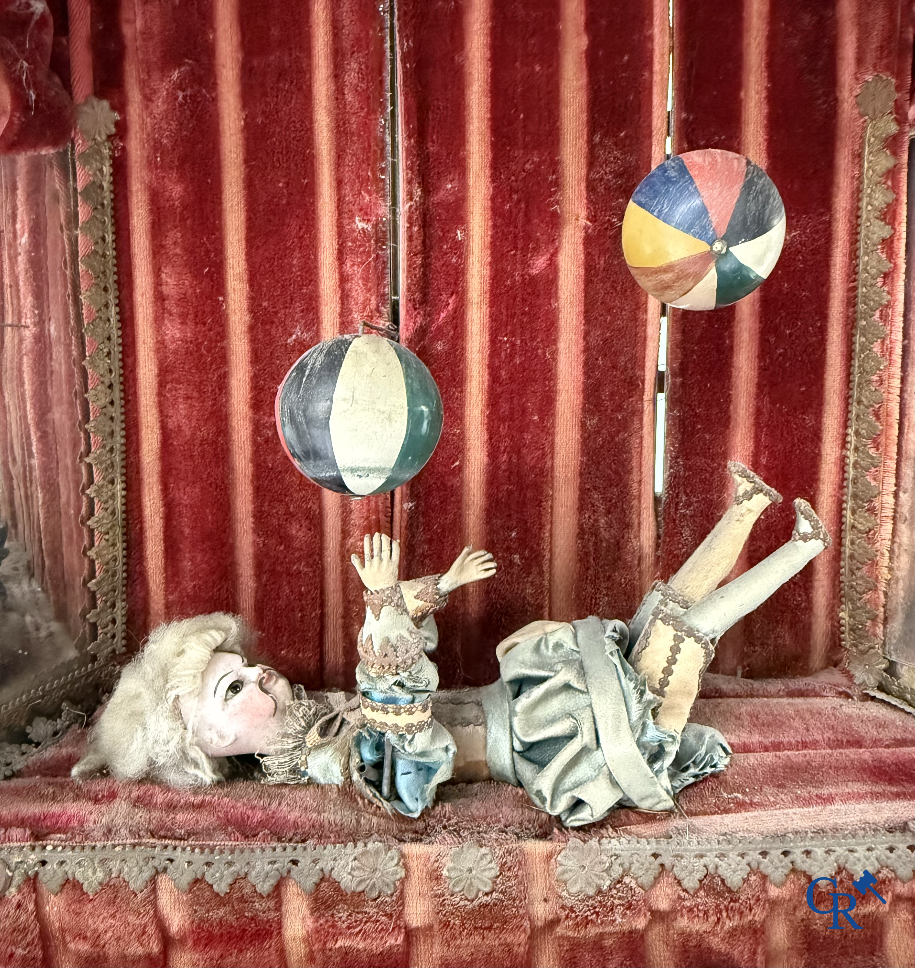 Phalibois, zeldzaam mechanisch geanimeerd diorama met jonglerende acrobaat. Frankrijk circa 1875.