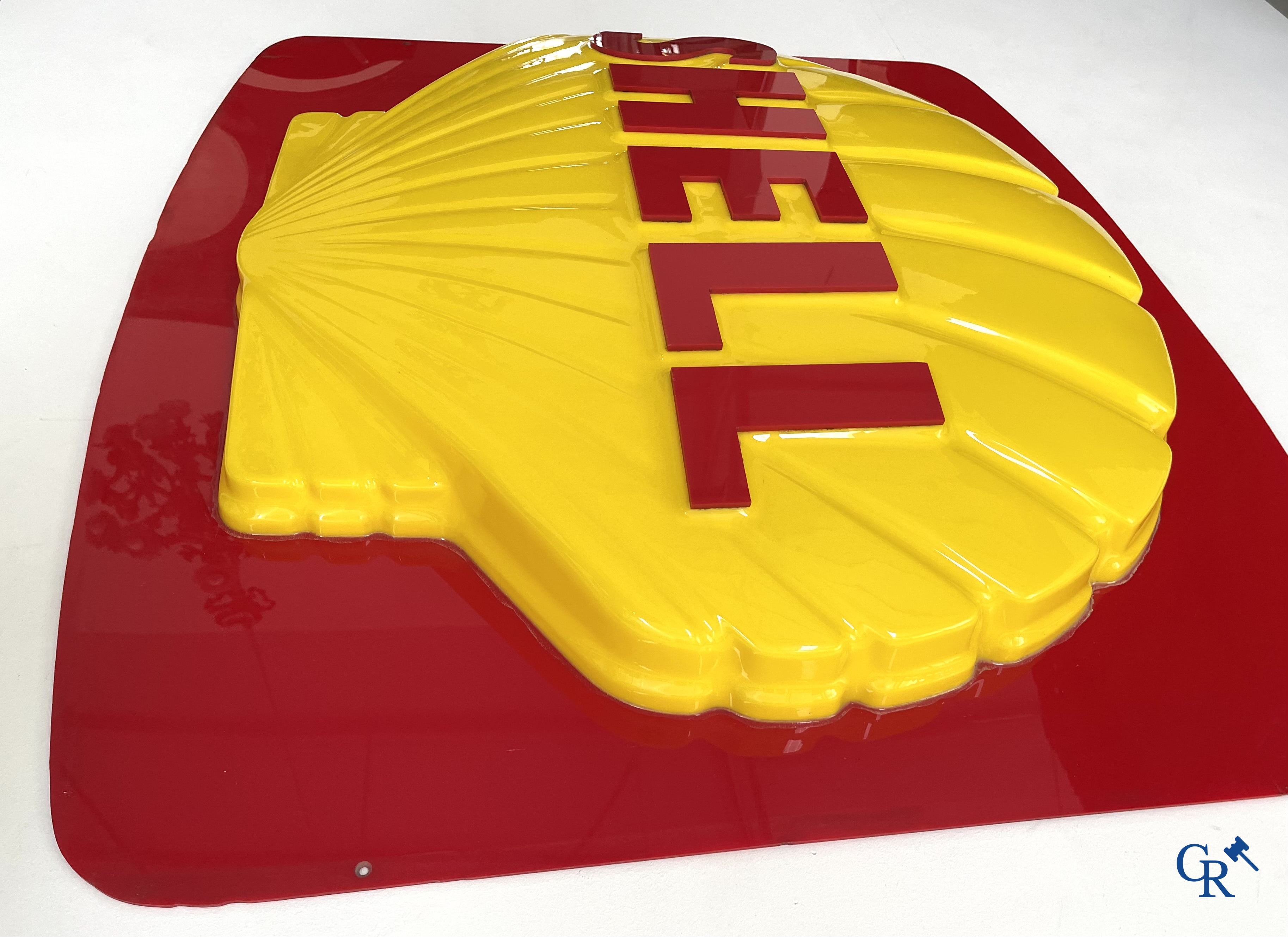 Shell, large representation of the red-yellow Shell shell in bombed plexiglass.