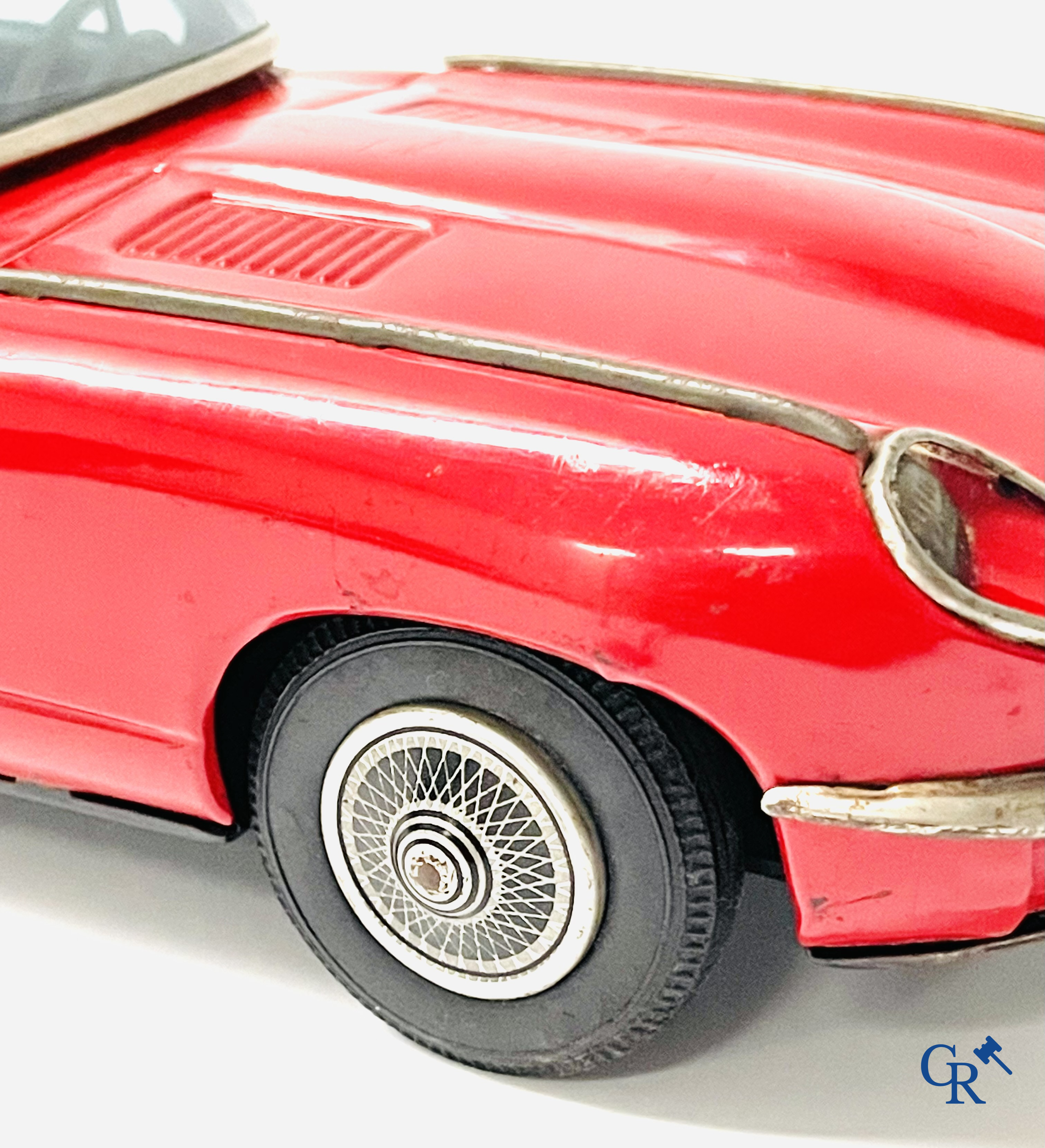 Nomura Toys, TN, made in Japan, Jaguar E-Type in blik met frictie aandrijving. Jaren '60.