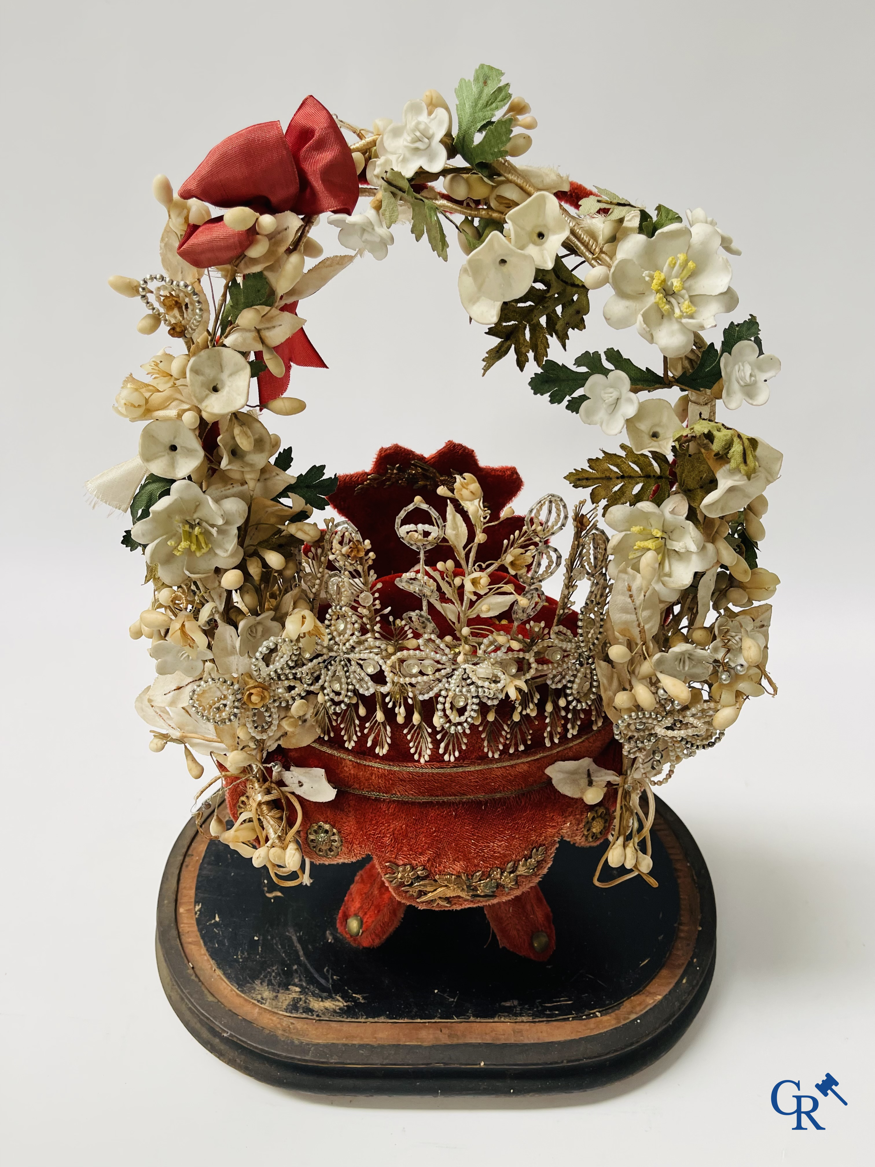 2 domes with wedding bouquet, one with flowers in biscuit, another with mirrors, dated 1908.