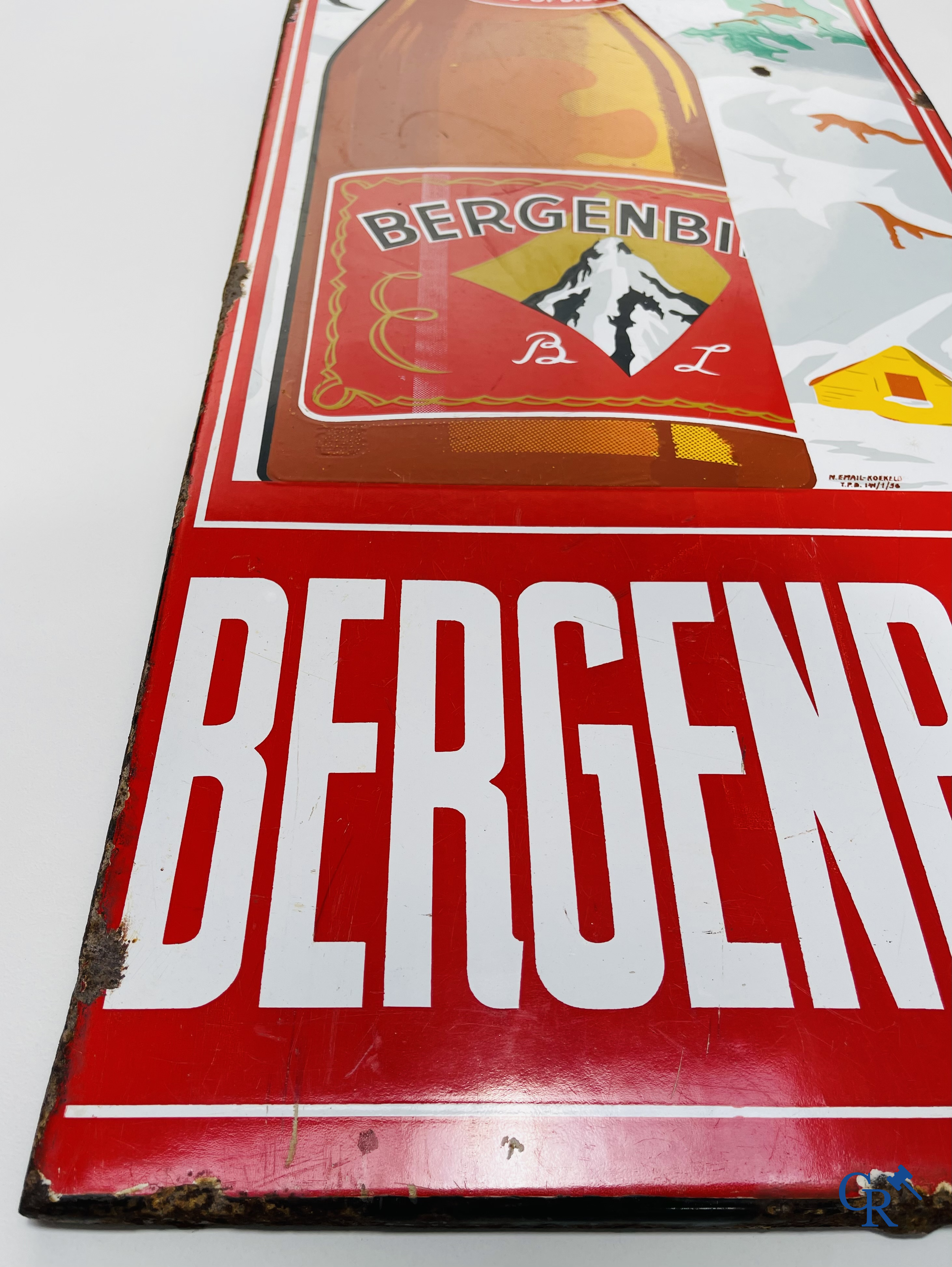 Bergenbier. Emaille reclamebord voor de luxepils "Bergenbier" van brouwerij Zeeberg te Aalst. Emaillerie Koekelberg '56.