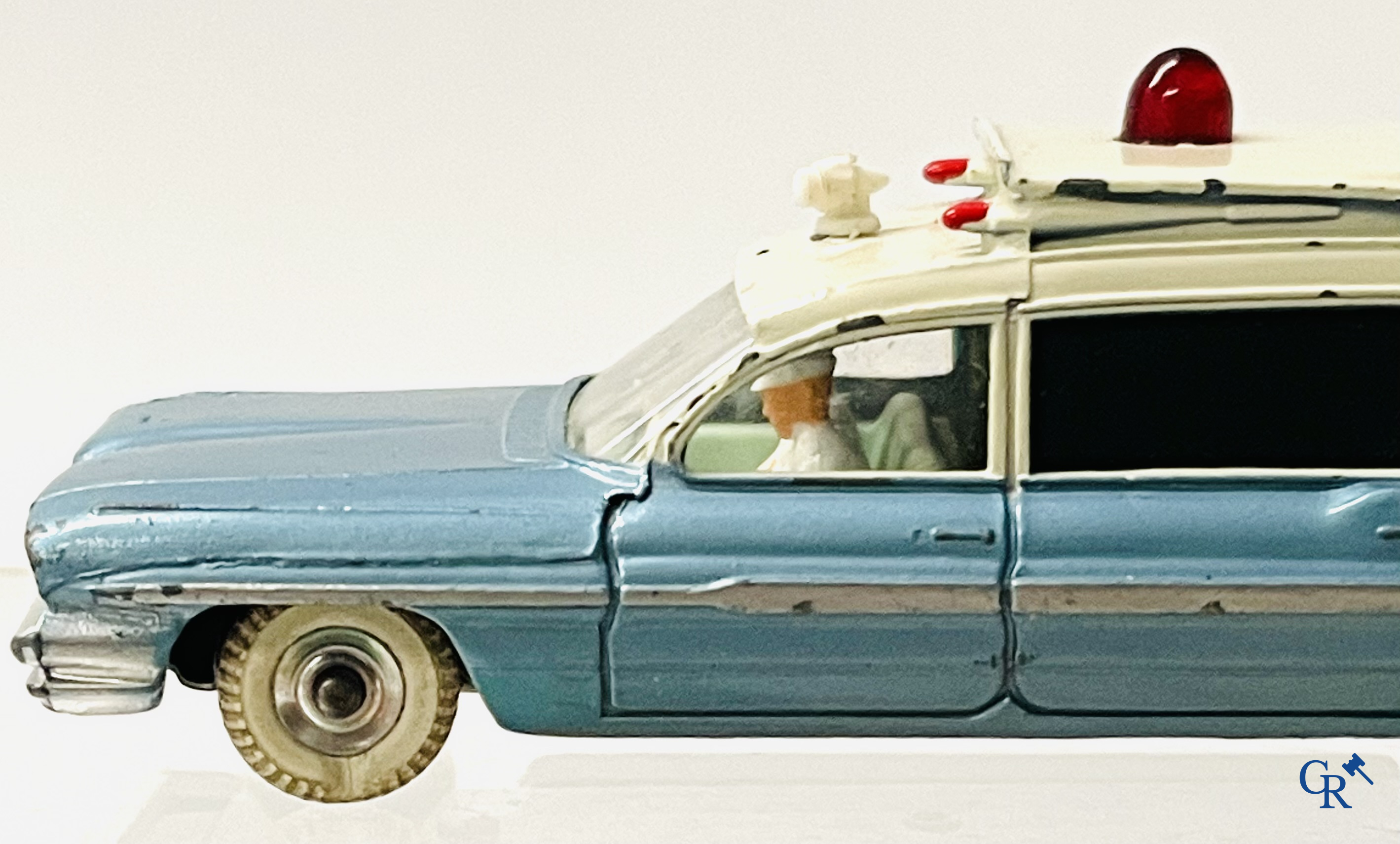 Old toys, a lot with Dinky Toys and Corgi Toys.