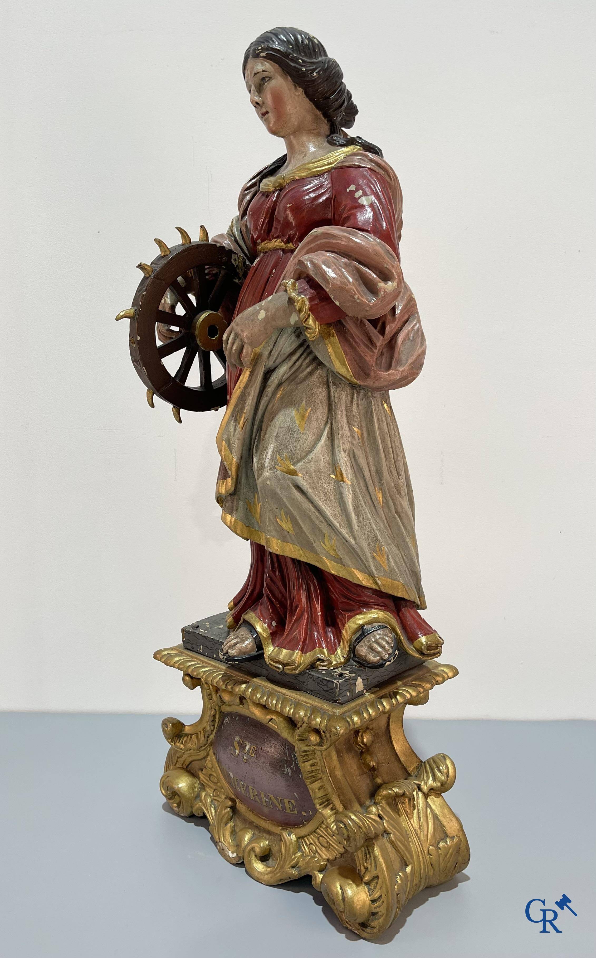 Religious objects, a finely carved and polychrome wooden statue of Saint Catherine in Baroque style. 18th century.