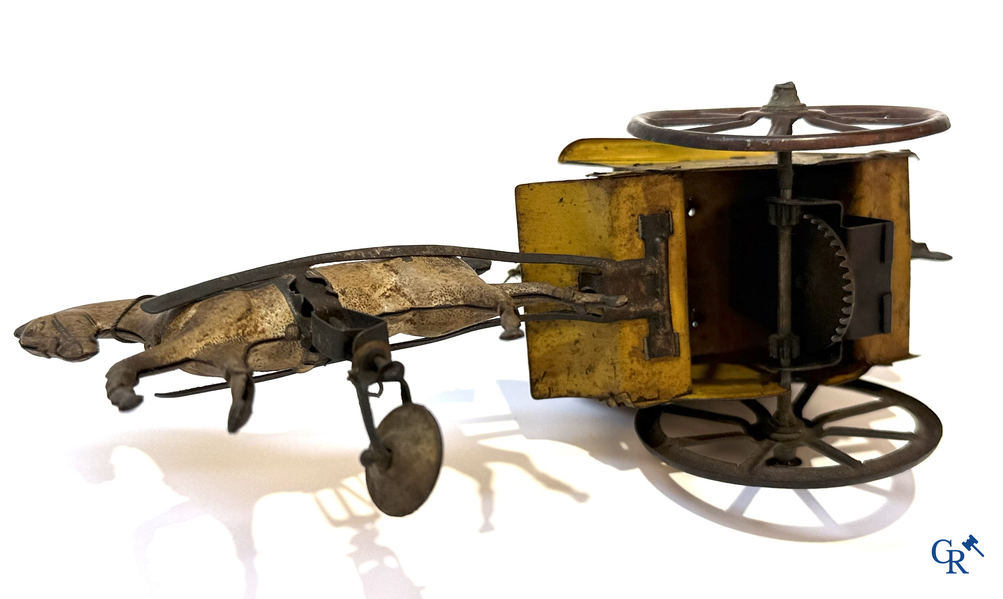 Old toys, 2 carriages with horse in painted tin. Germany (Märklin?) and France. Circa 1910.