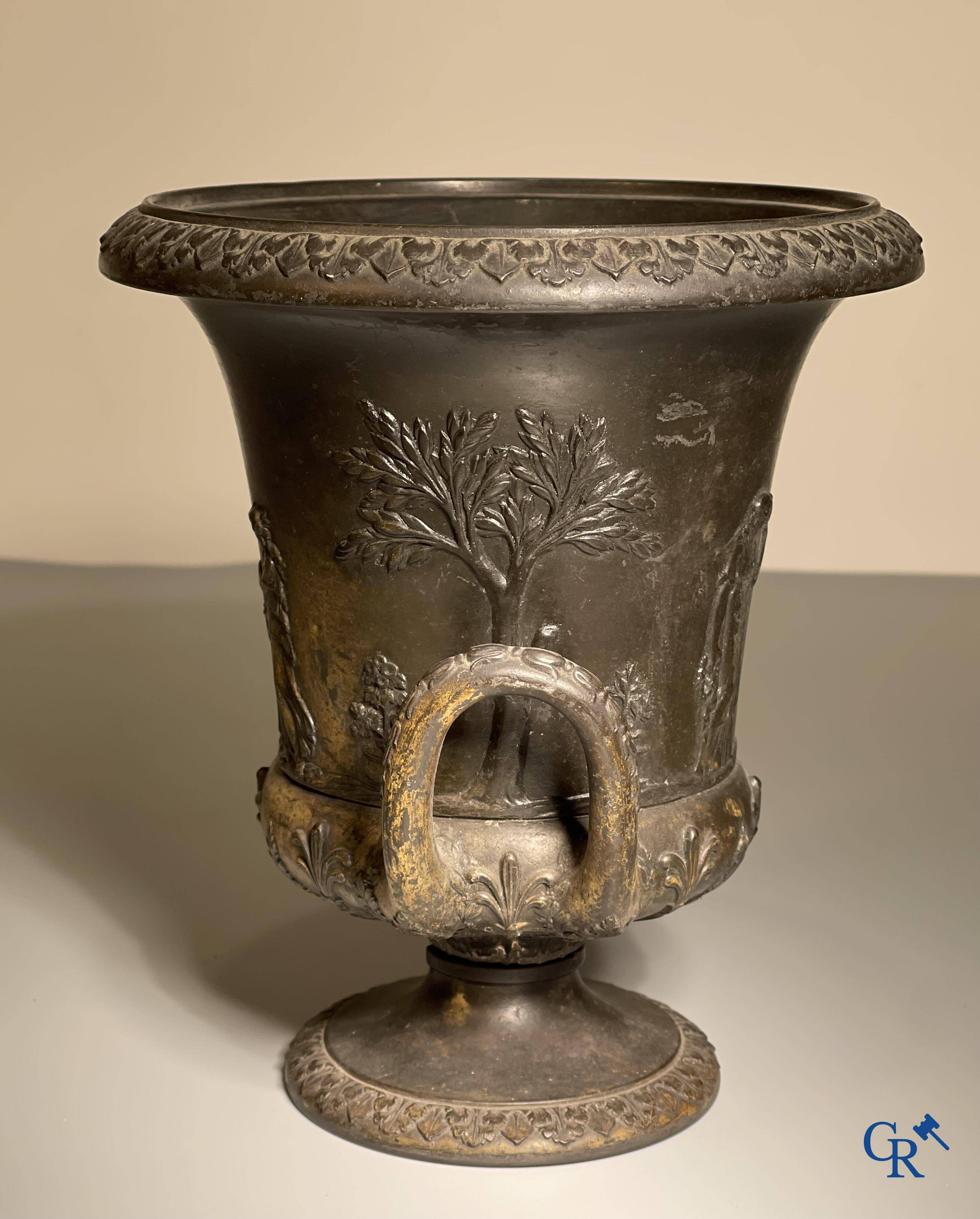 Wedgwood, a late 18th century Medici vase in black basalt.