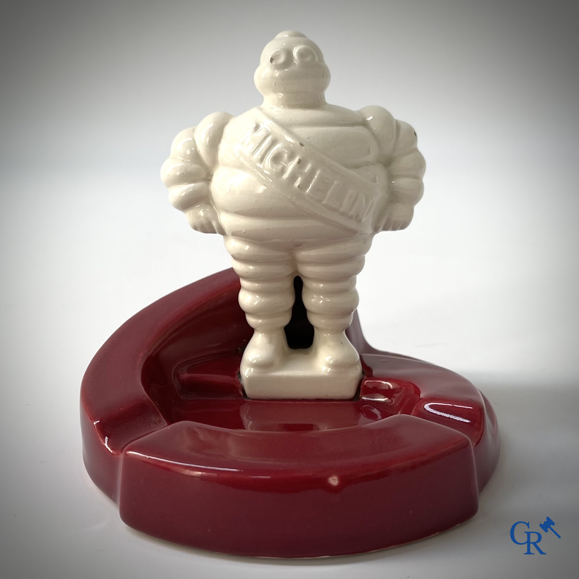 Michelin, een publiciteitsasbak voor het bandenmerk Michelin. 50'er jaren.
