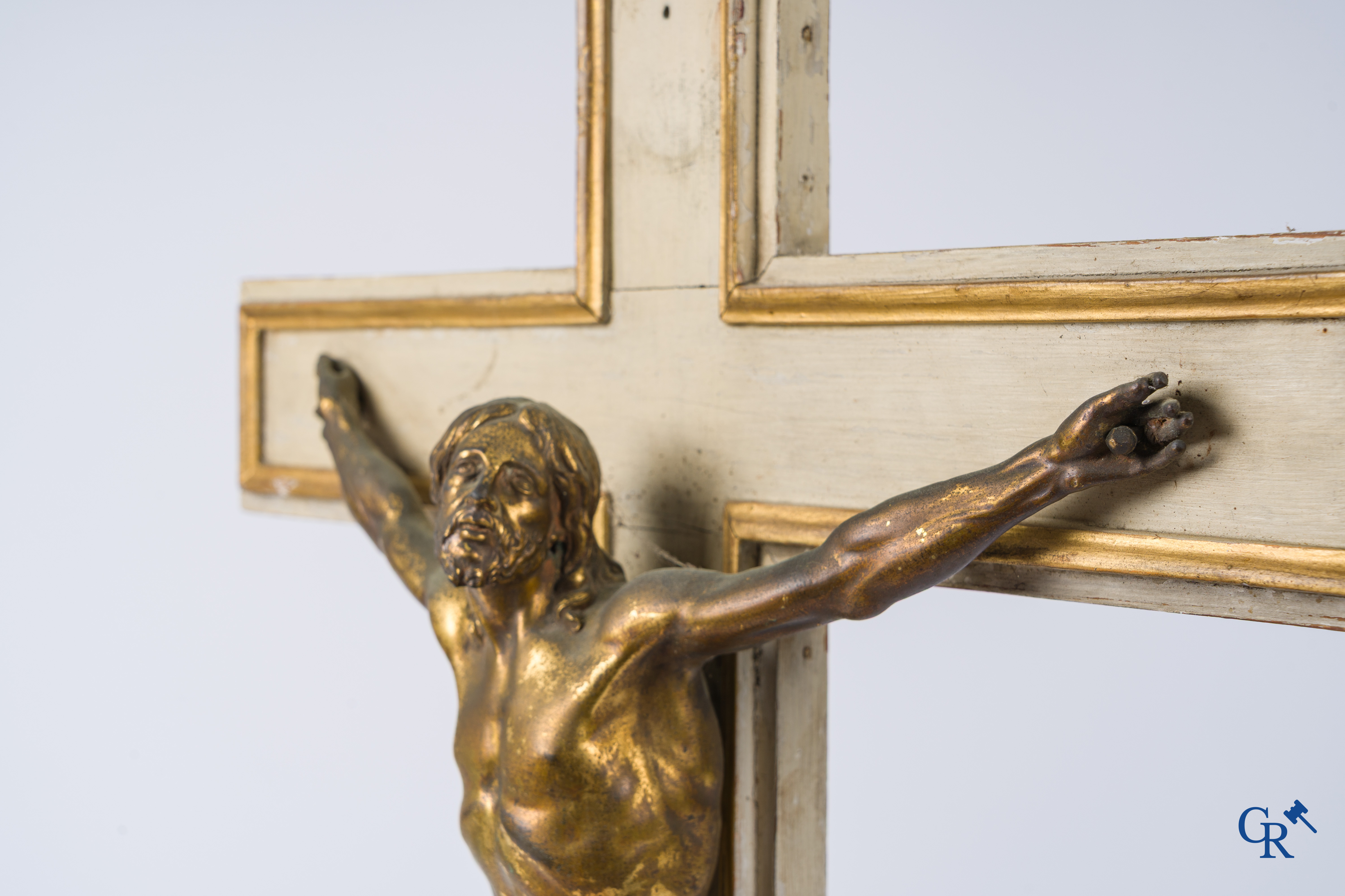 Religious objects, a large gilded bronze corpus, 18th century.