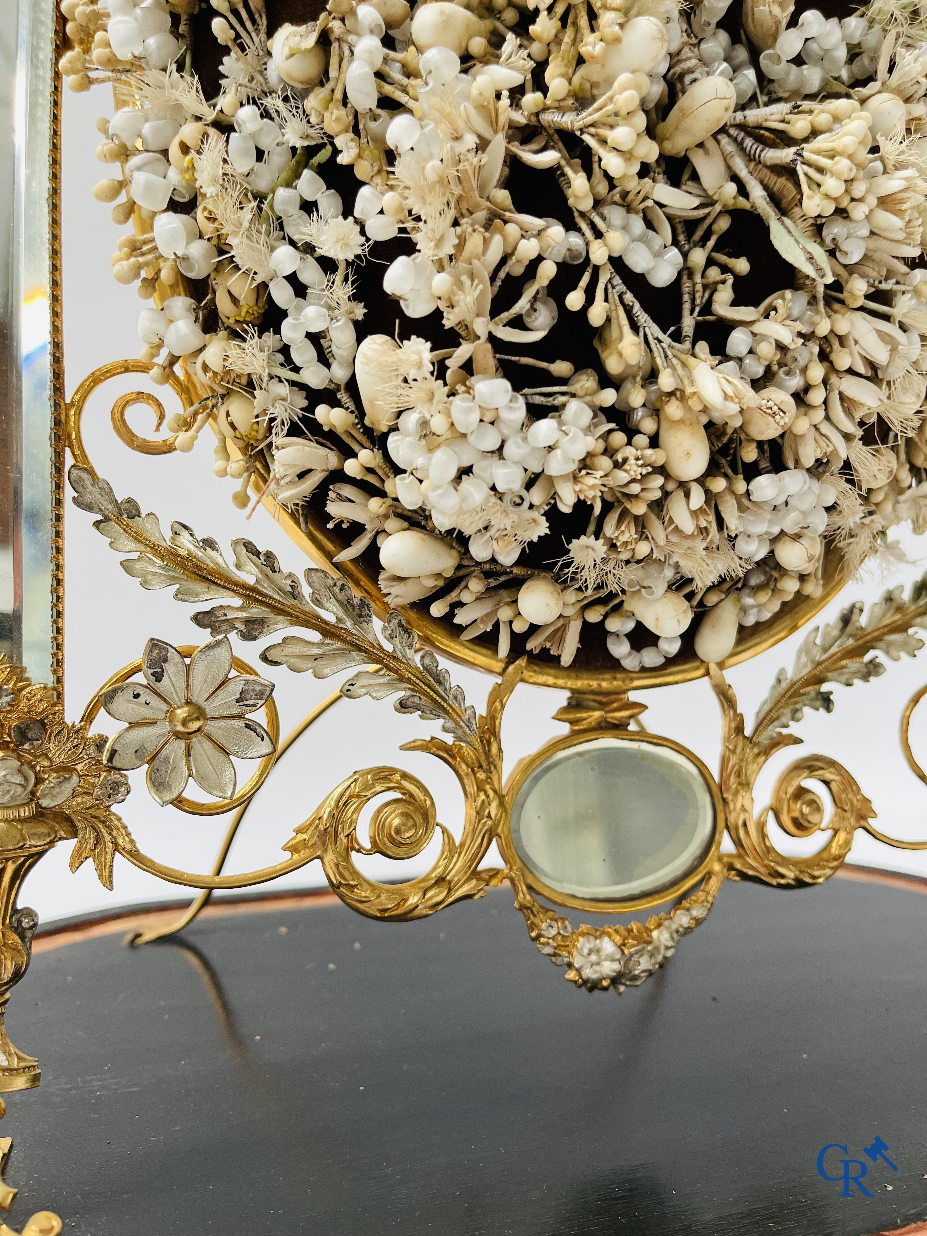 An exceptional glass dome with a bridal bouquet. Mirrors in gilded and silvered brass. Circa 1900.