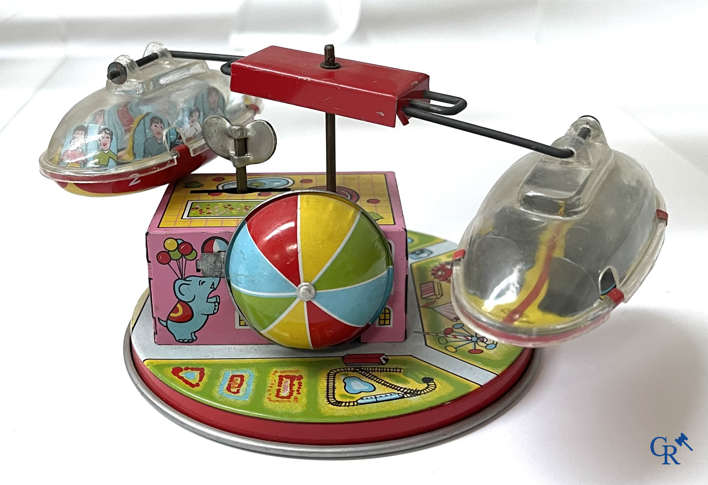 Oud speelgoed, een groot lot mechanisch blikken speelgoed, hoofdzakelijk Western Germany en Japanse makelij.