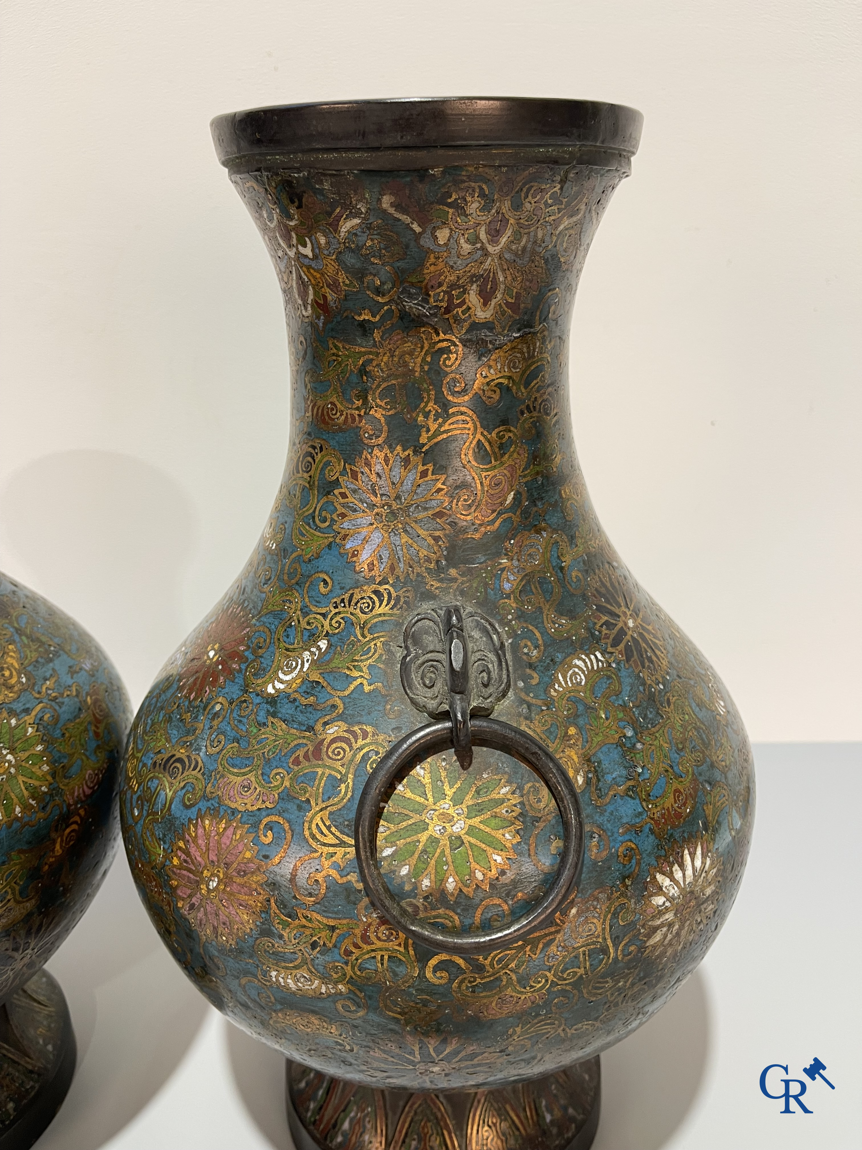 Asian Art, a pair of Chinese vases in cloisonné. Marked.