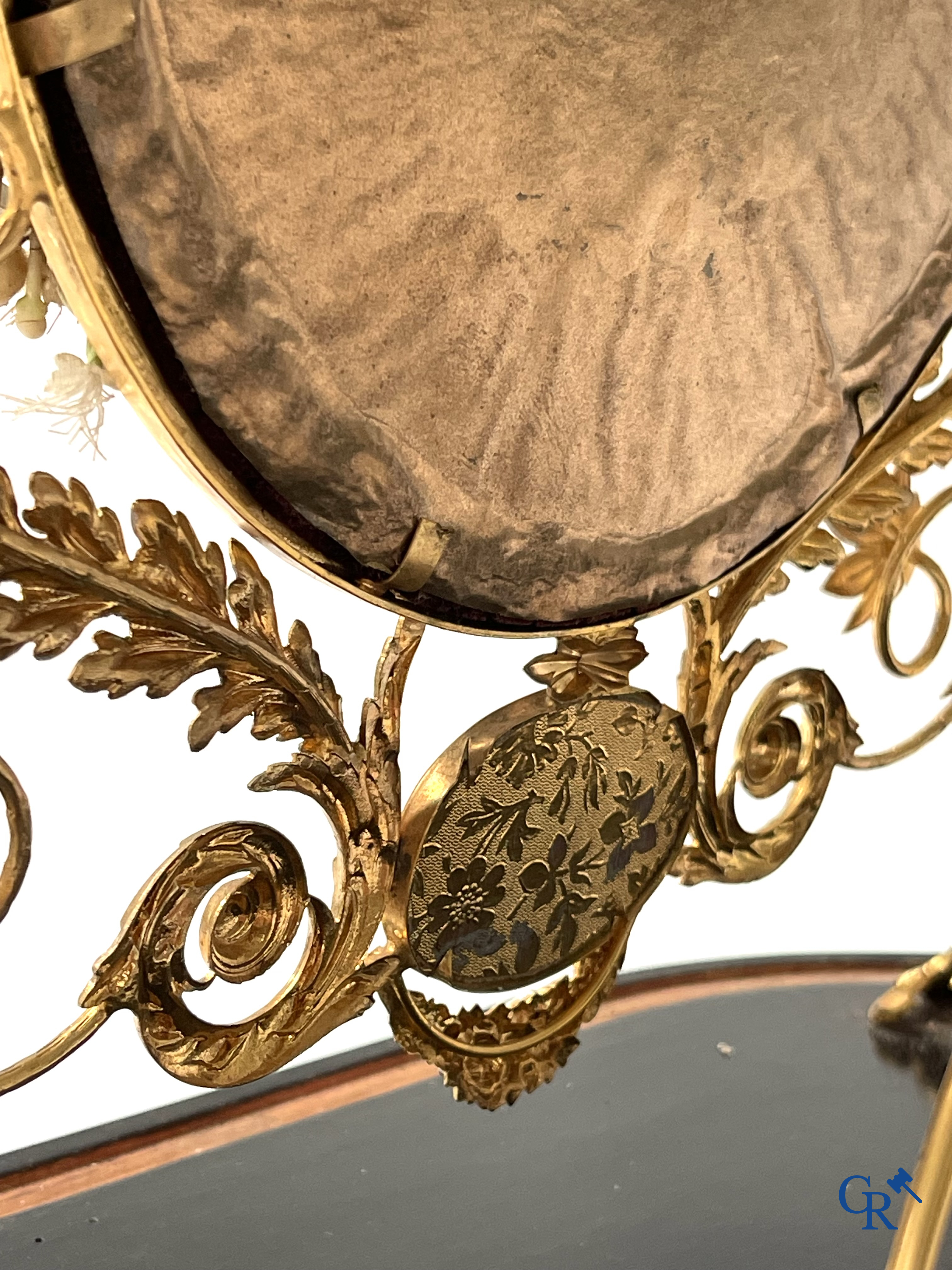 An exceptional glass dome with a bridal bouquet. Mirrors in gilded and silvered brass. Circa 1900.