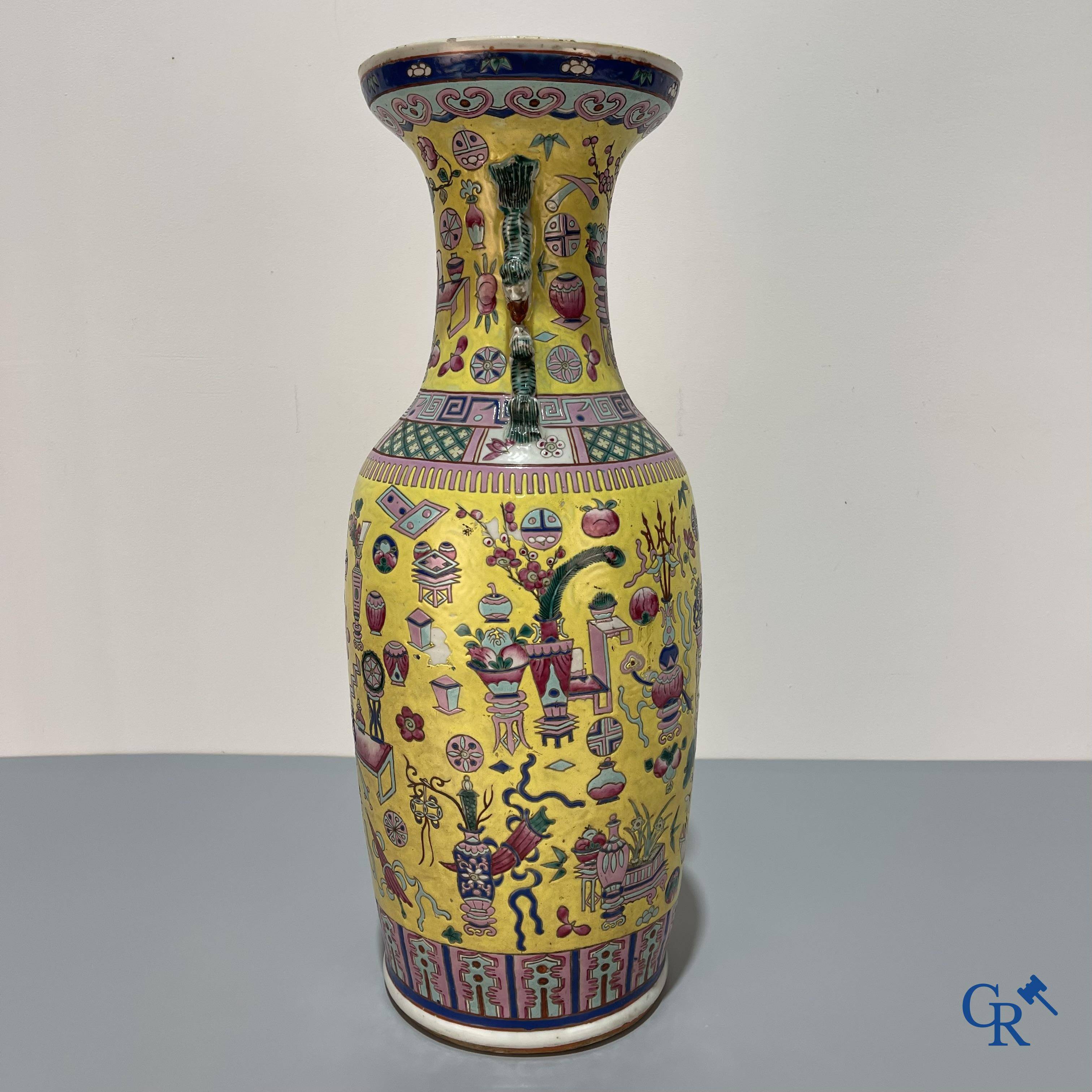 Asian Art, Chinese porcelain, a large Chinese famille jaune and rose vase with a decor of antiques. 19th century.