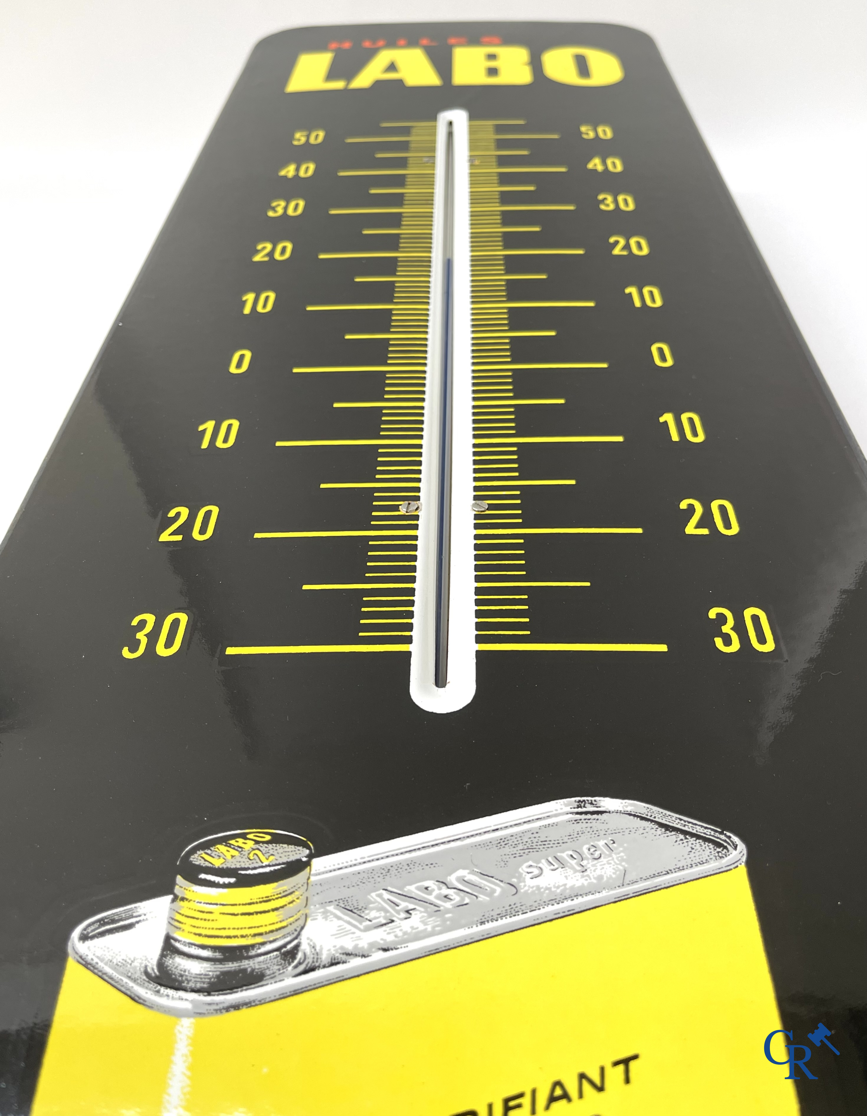 Huiles Labo, emaille reclamebord met ingewerkte thermometer voor motor olie. 60'er jaren.