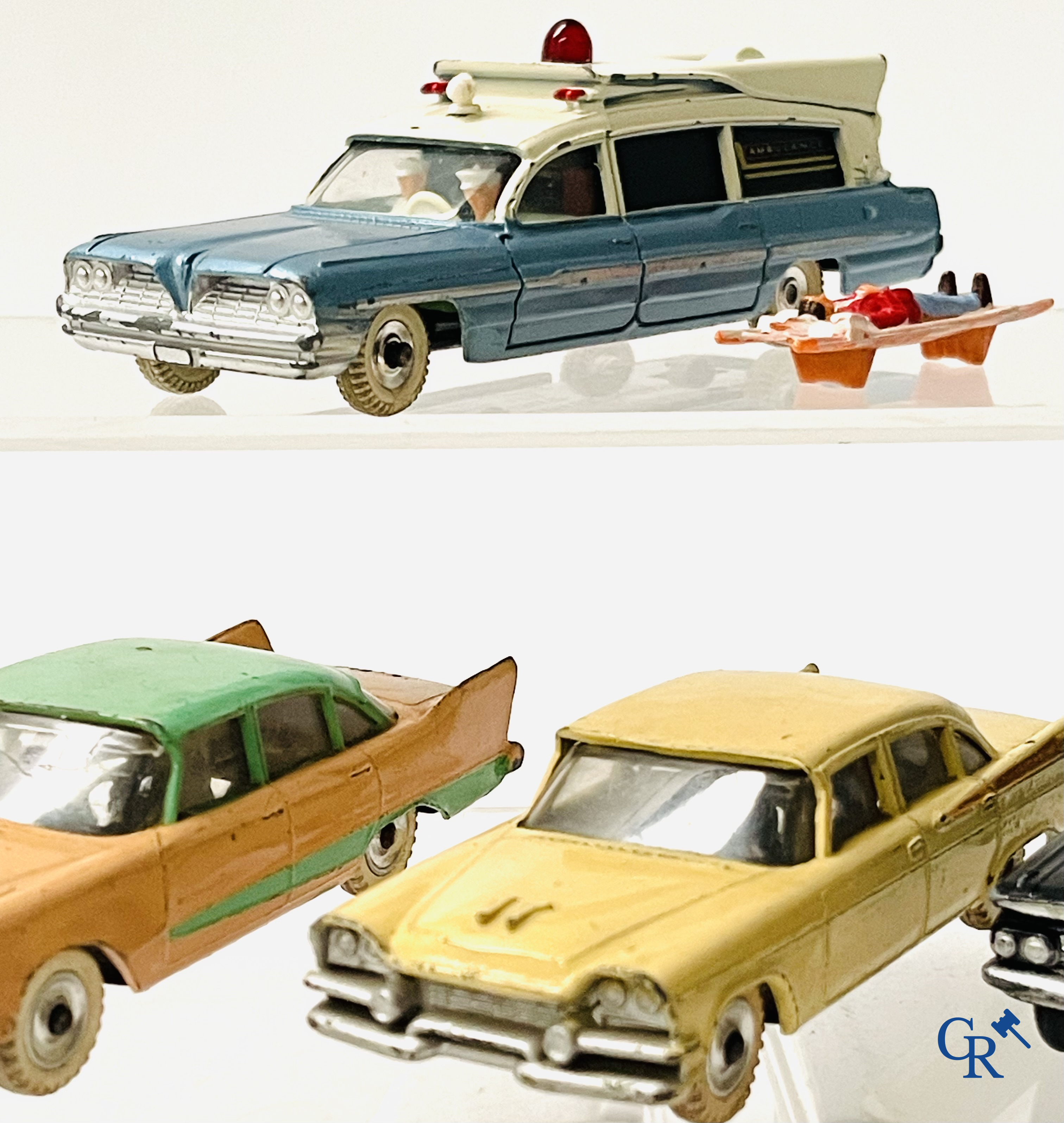 Old toys, a lot with Dinky Toys and Corgi Toys.