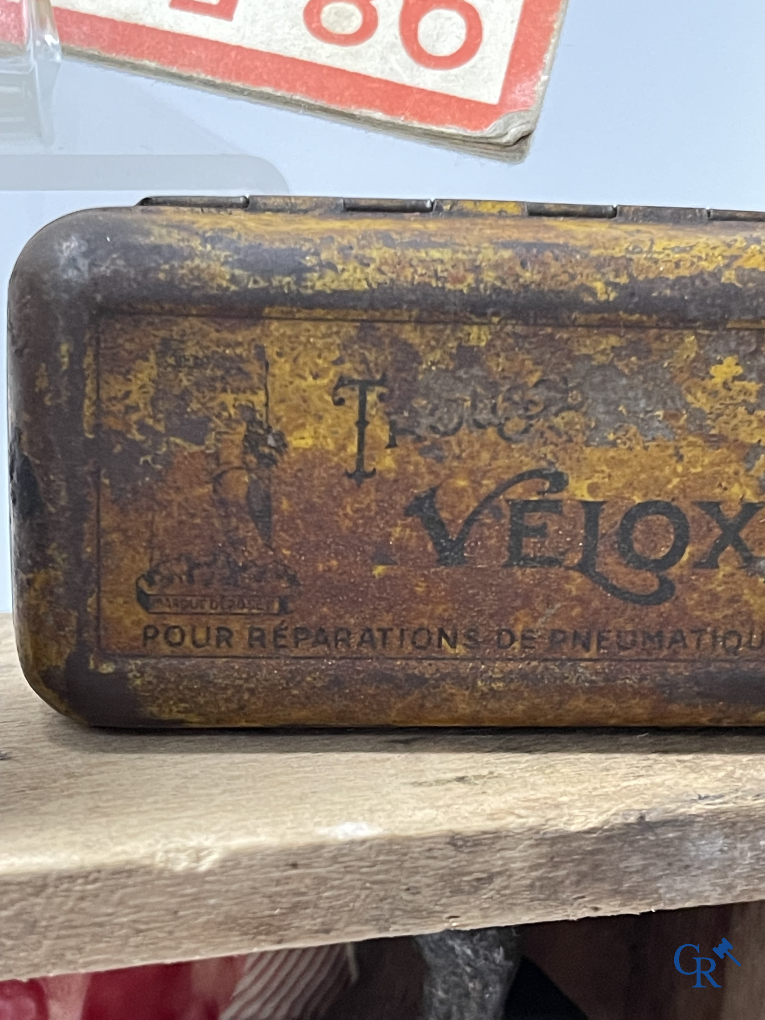 Michelin, an interesting lot with Michelin objects, mainly from the 1920's and 1930's.