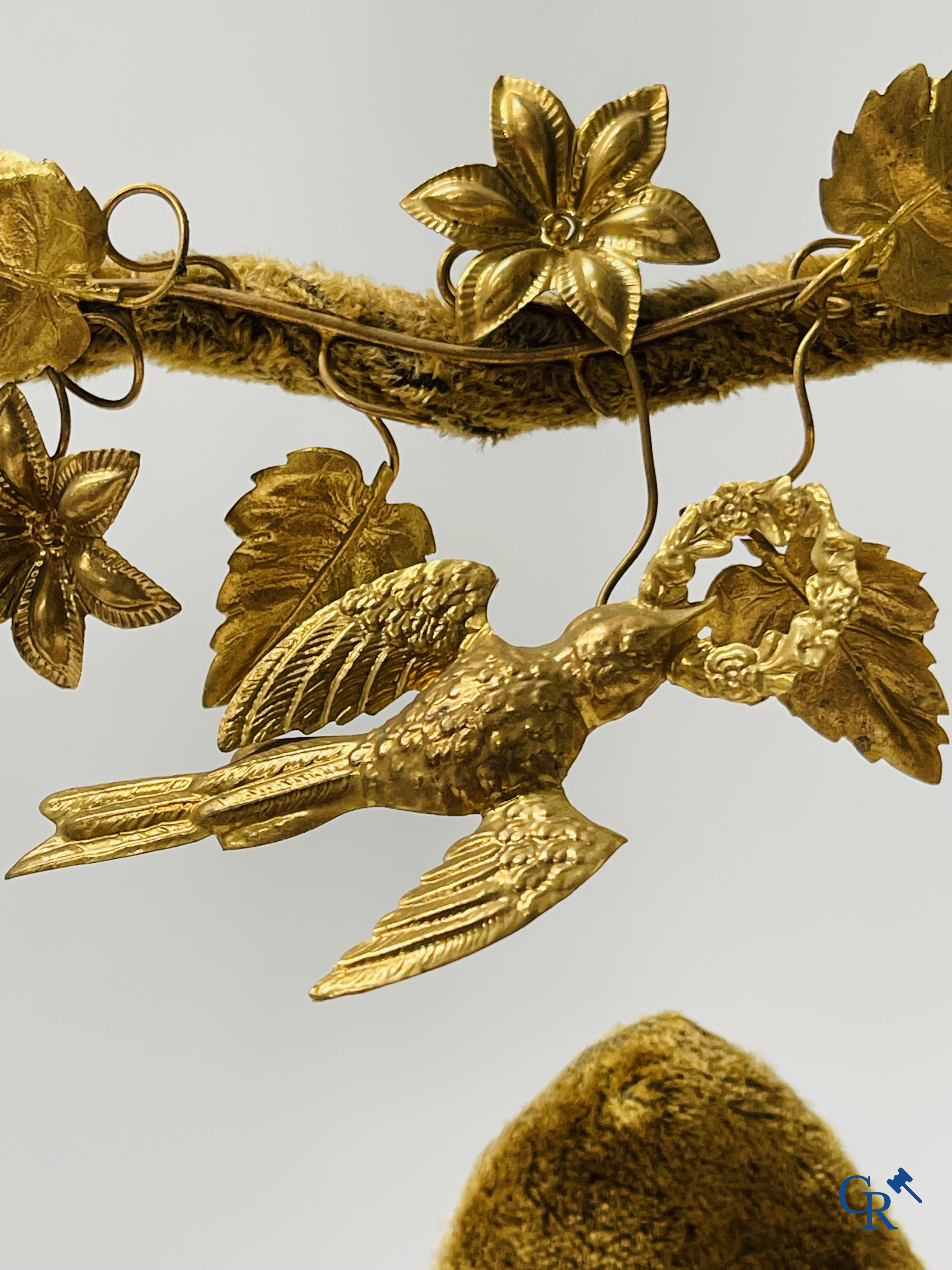 2 glass domes with a bridal bouquet on a base decorated with ornaments in gilded brass. circa 1900.