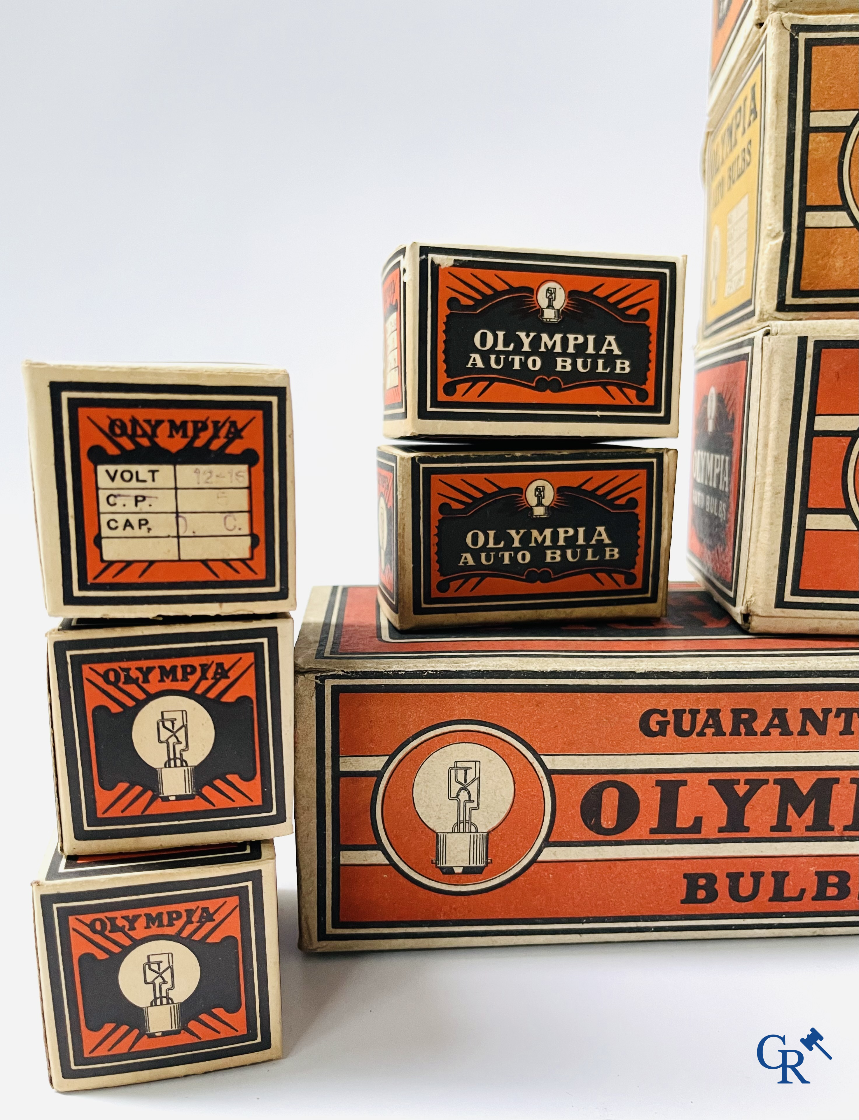 Automobilia, Olympia Auto Bulbs, a lot with 40 car lamps in original packaging from the 1930's.