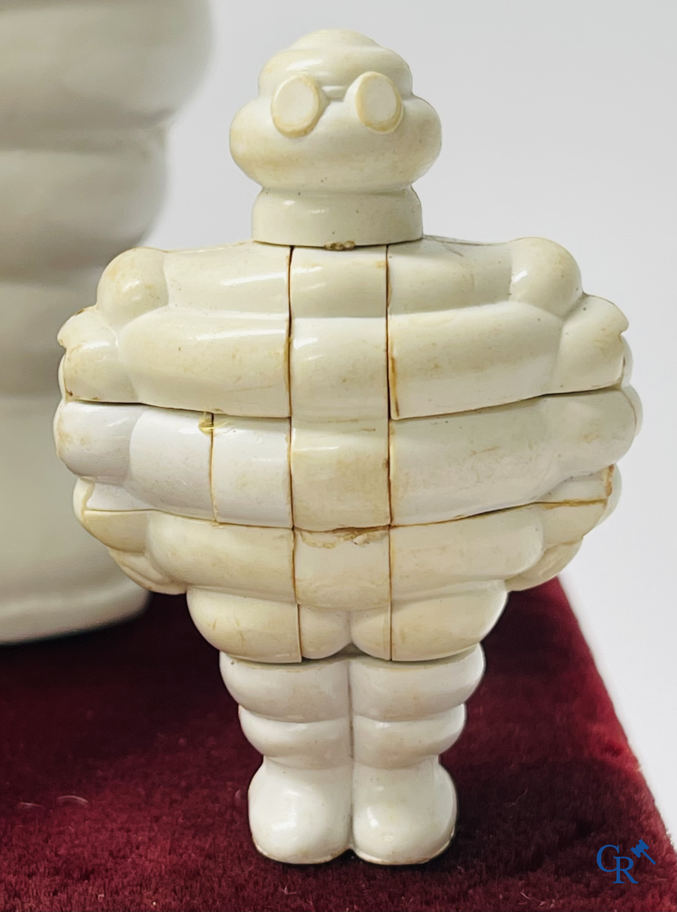 Michelin, a lot with various Bibendum figures and publicity keychains for Michelin tyres. 1950's and 1960's.