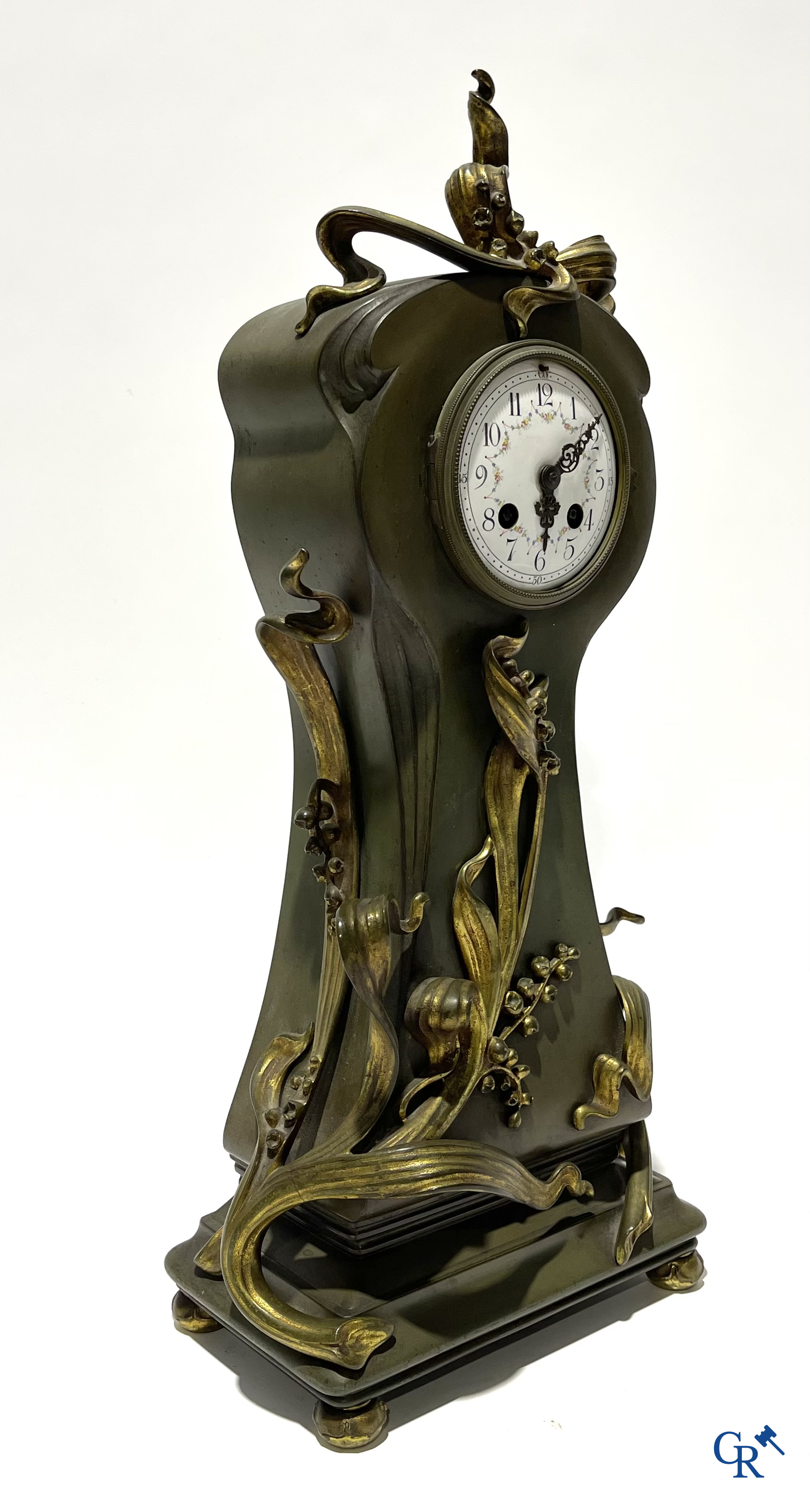 Art Nouveau, een 3-delige bronzen schouwgarnituur in Jugendstil. Circa 1900.