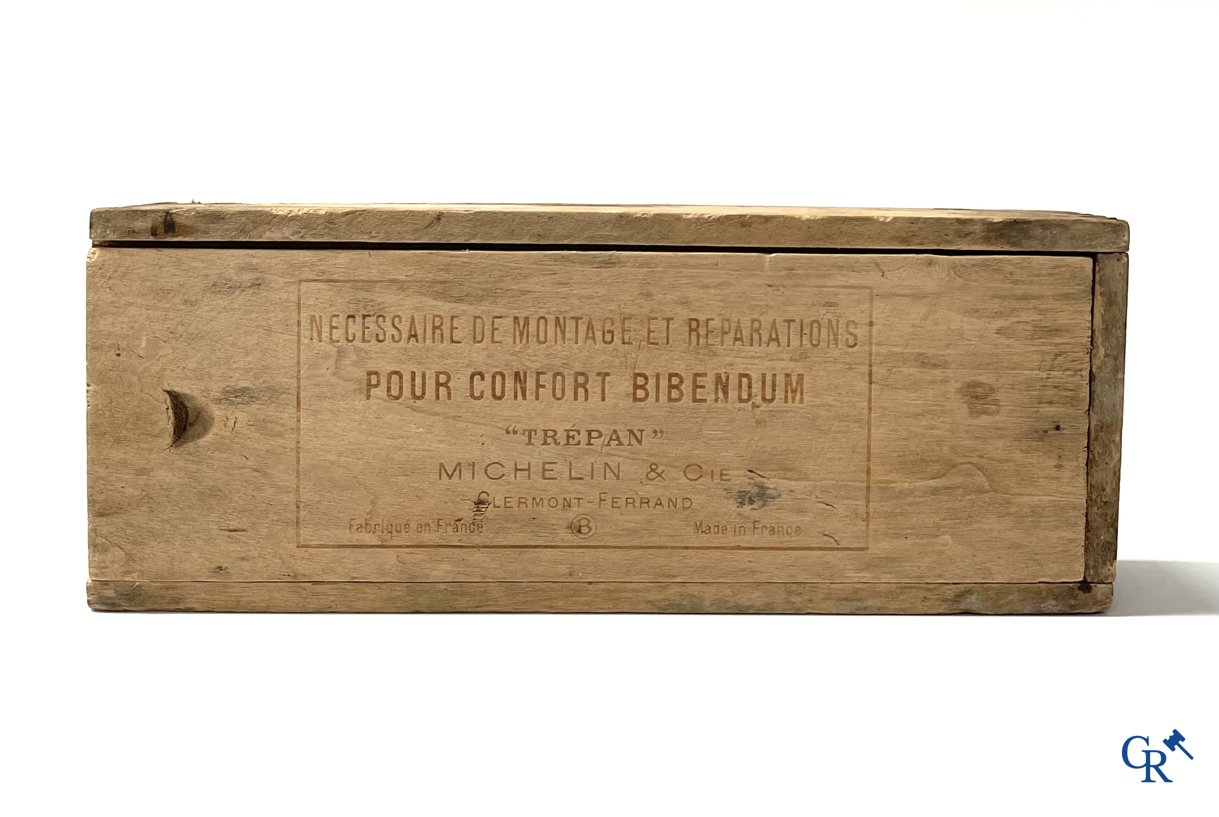 Michelin, an interesting lot with Michelin objects, mainly from the 1920's and 1930's.