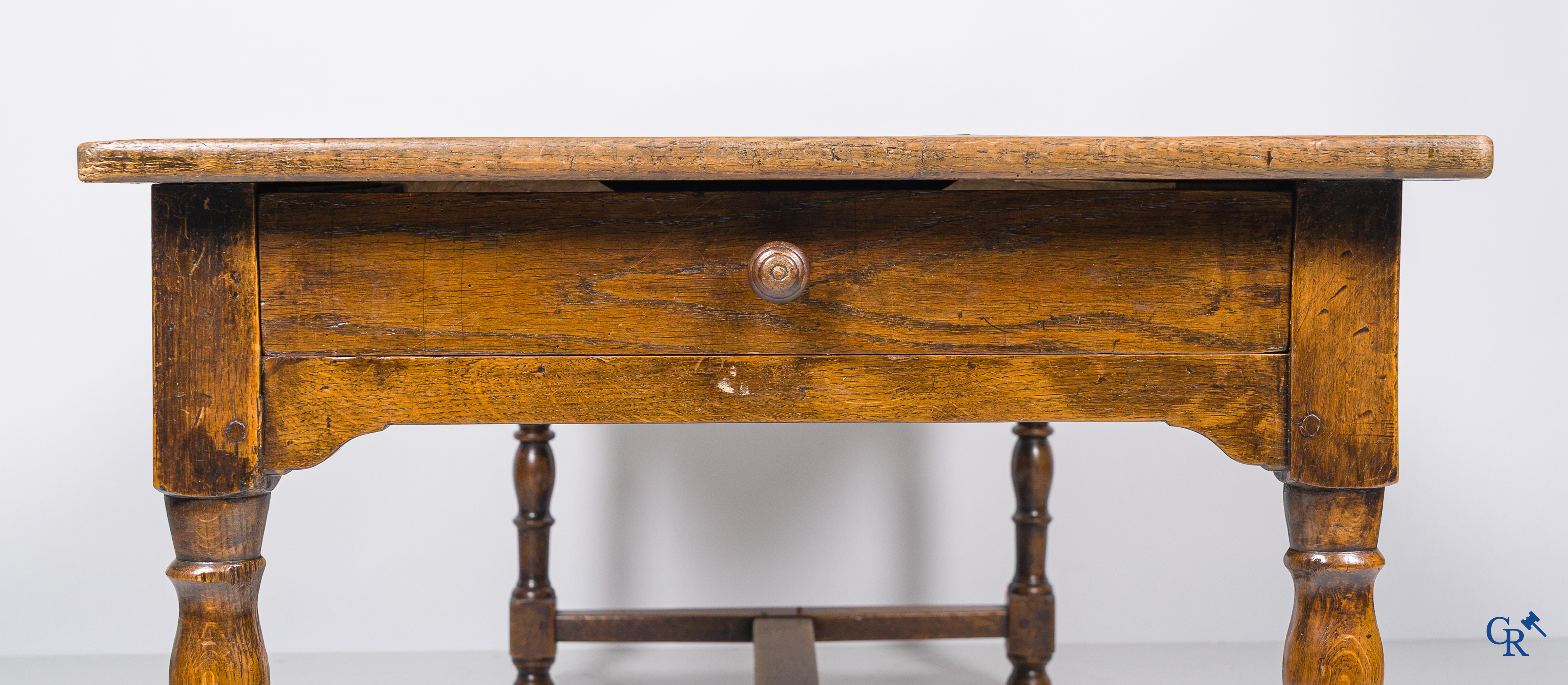Antique oak monastery table with pull-out leaf and 1 drawer. Late 18th - Early 19th century.