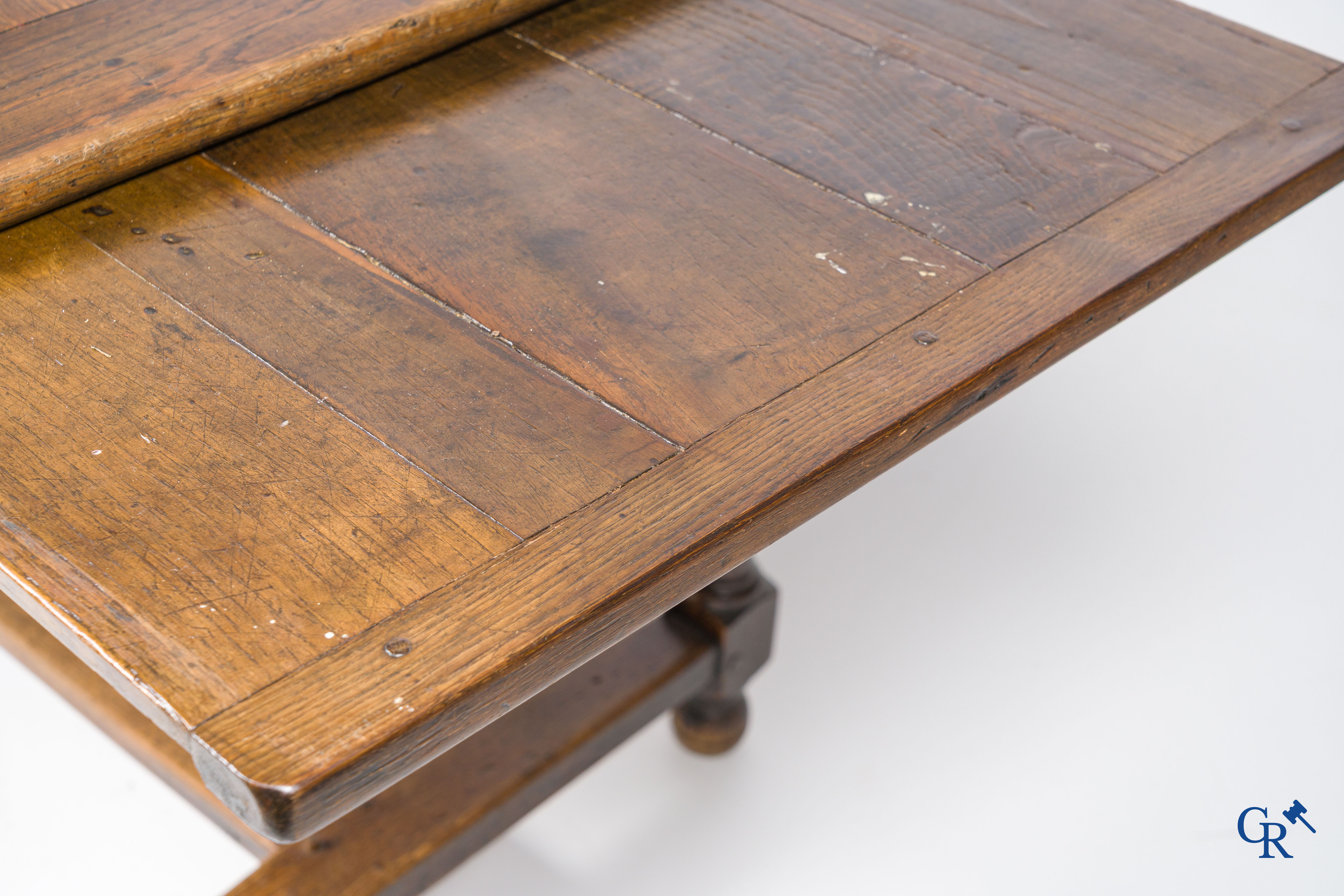 Antique oak monastery table with pull-out leaf and 1 drawer. Late 18th - Early 19th century.