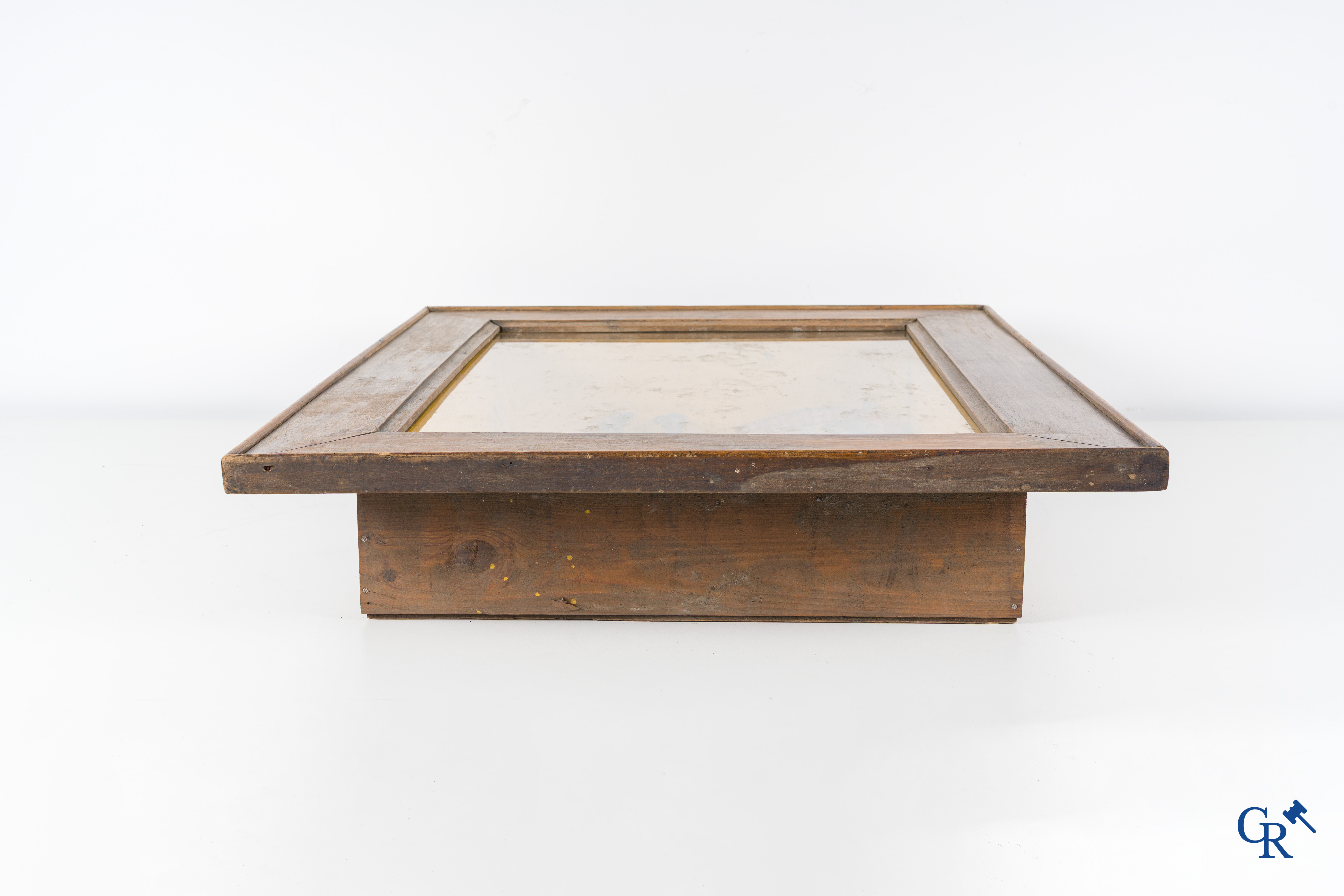 Chocolat Menier, Mooie publiciteits vitrine in reliëf voor Menier chocolade, waarschijnlijk artisanale makelij.