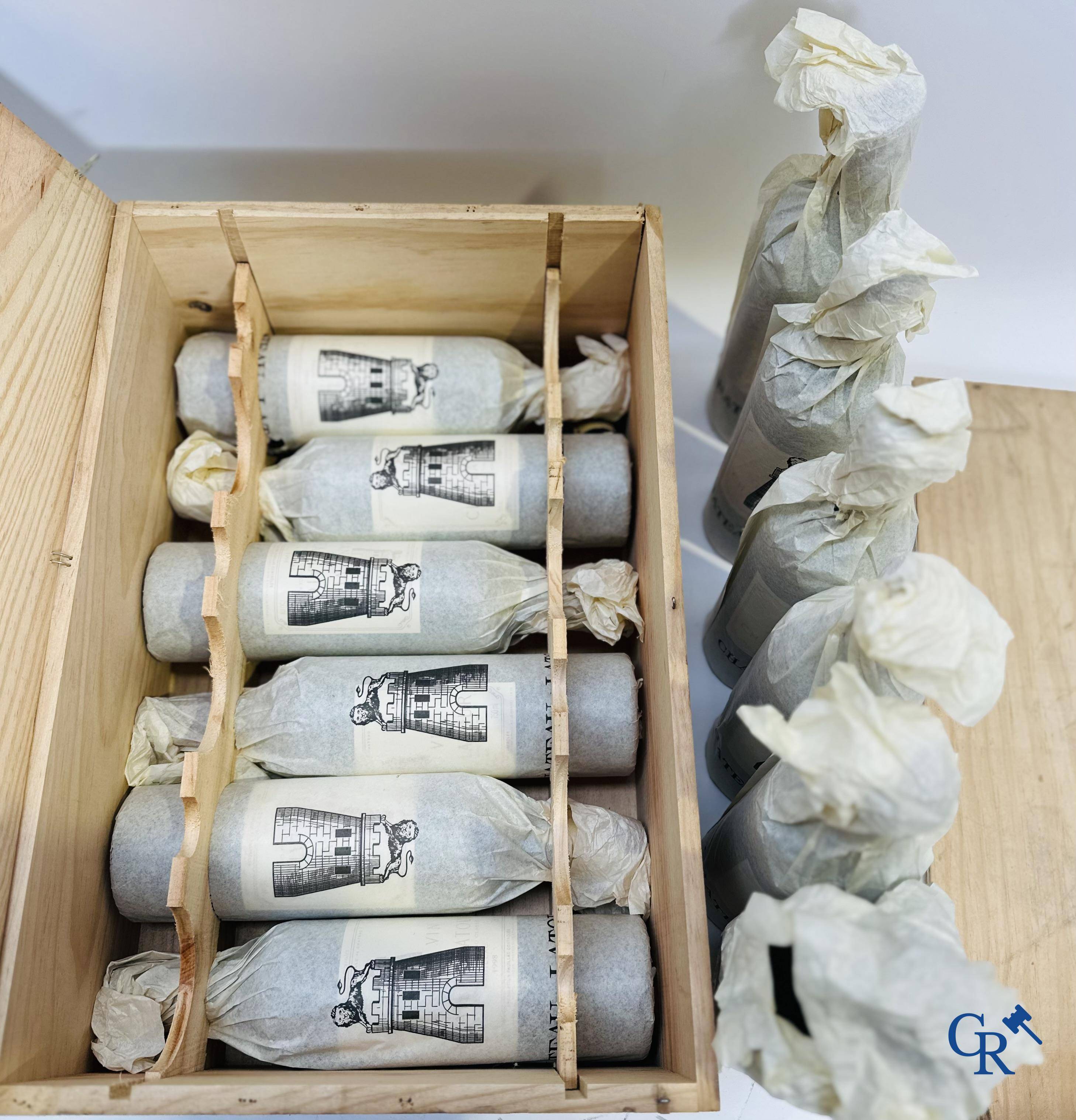 Wine - Bordeaux: Château Latour 1998, 0,75L. Rouge. 1er Grand Cru Classé. 12 bottles.