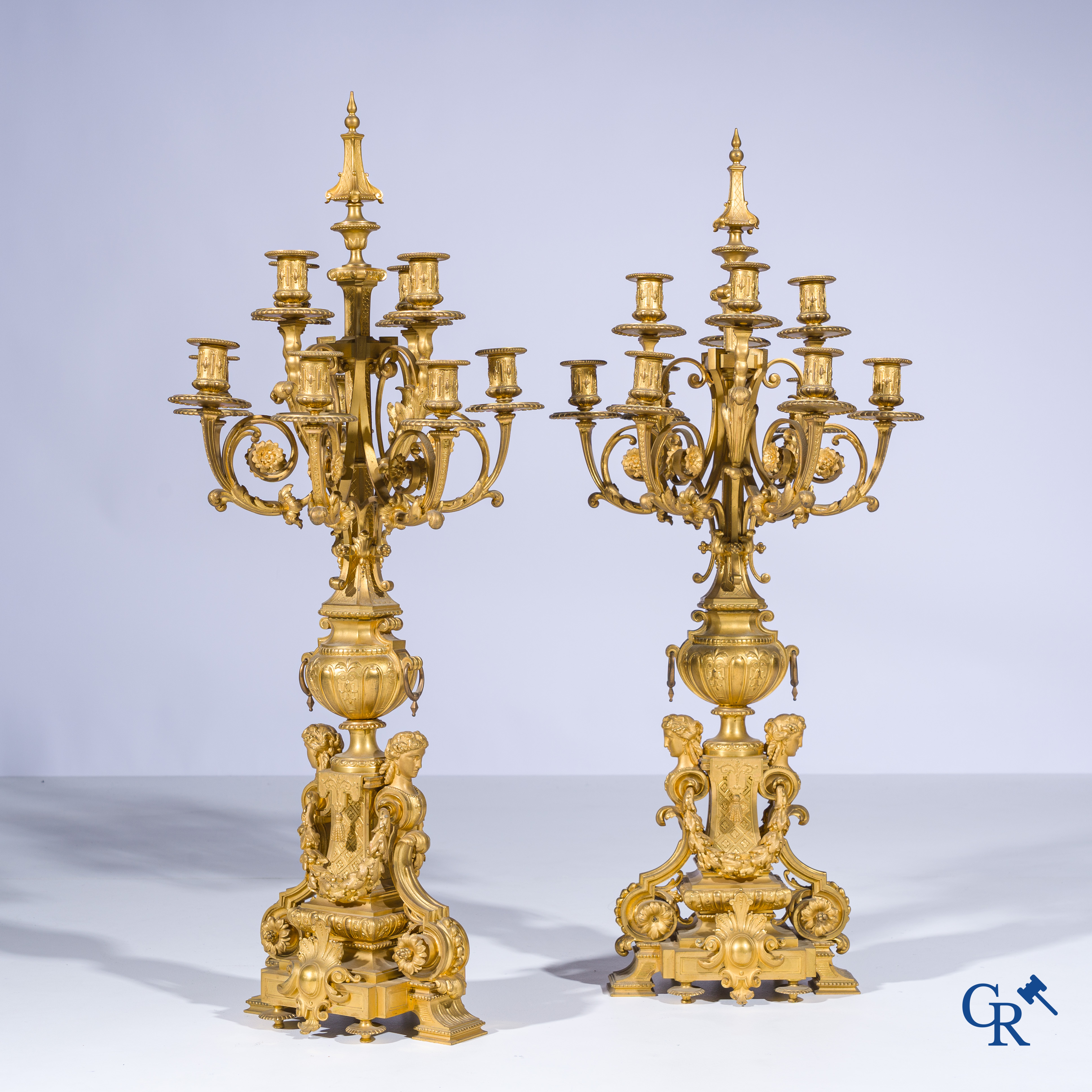 Charpentier & Cie, een imposante 3-delige schouwgarnituur in LXVI-stijl. Napoleon III-periode.