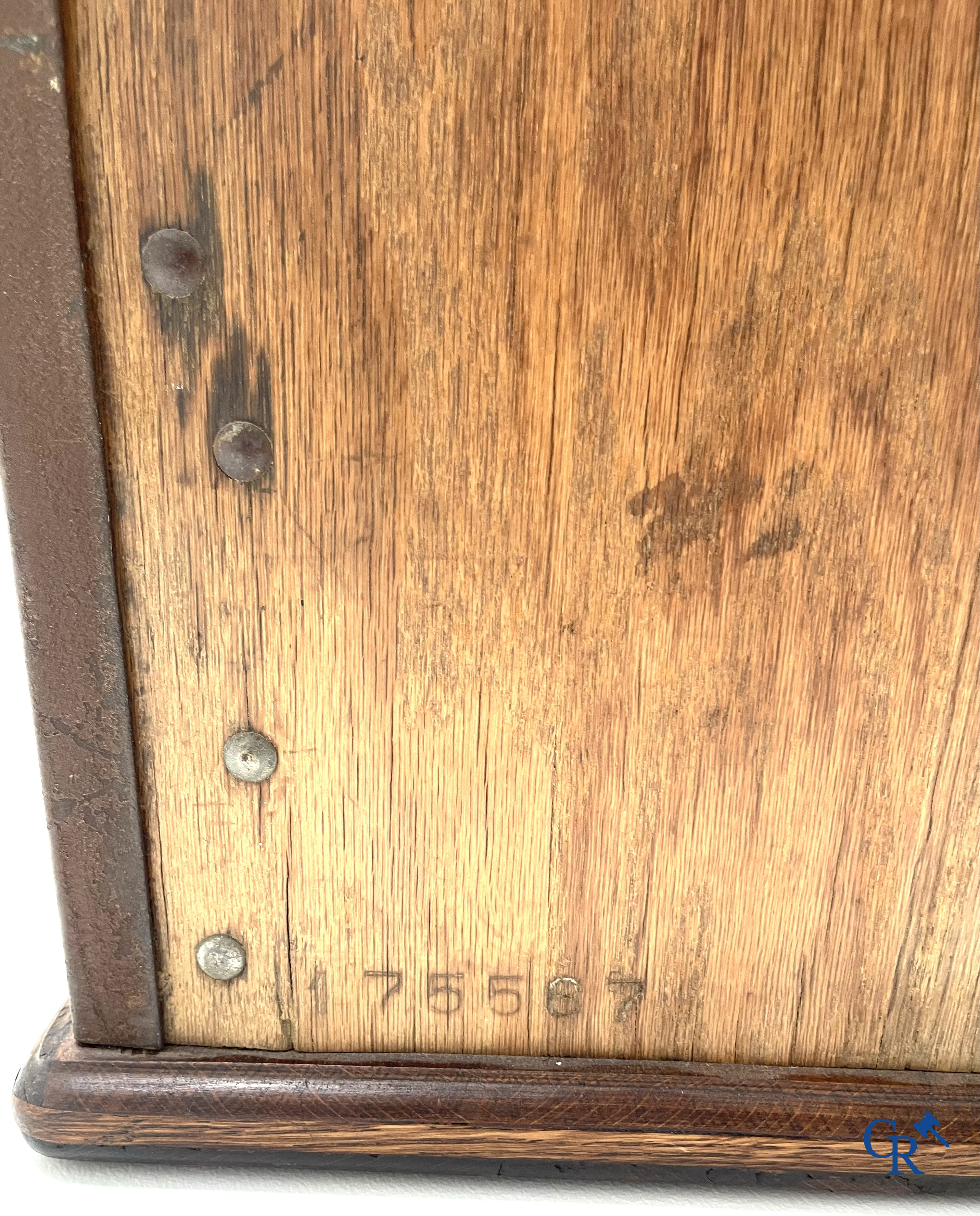 Jackpot, one-armed bandit, Jennings & Company Chicago. Riviera Star Chief Super Jackpot. Numbered.