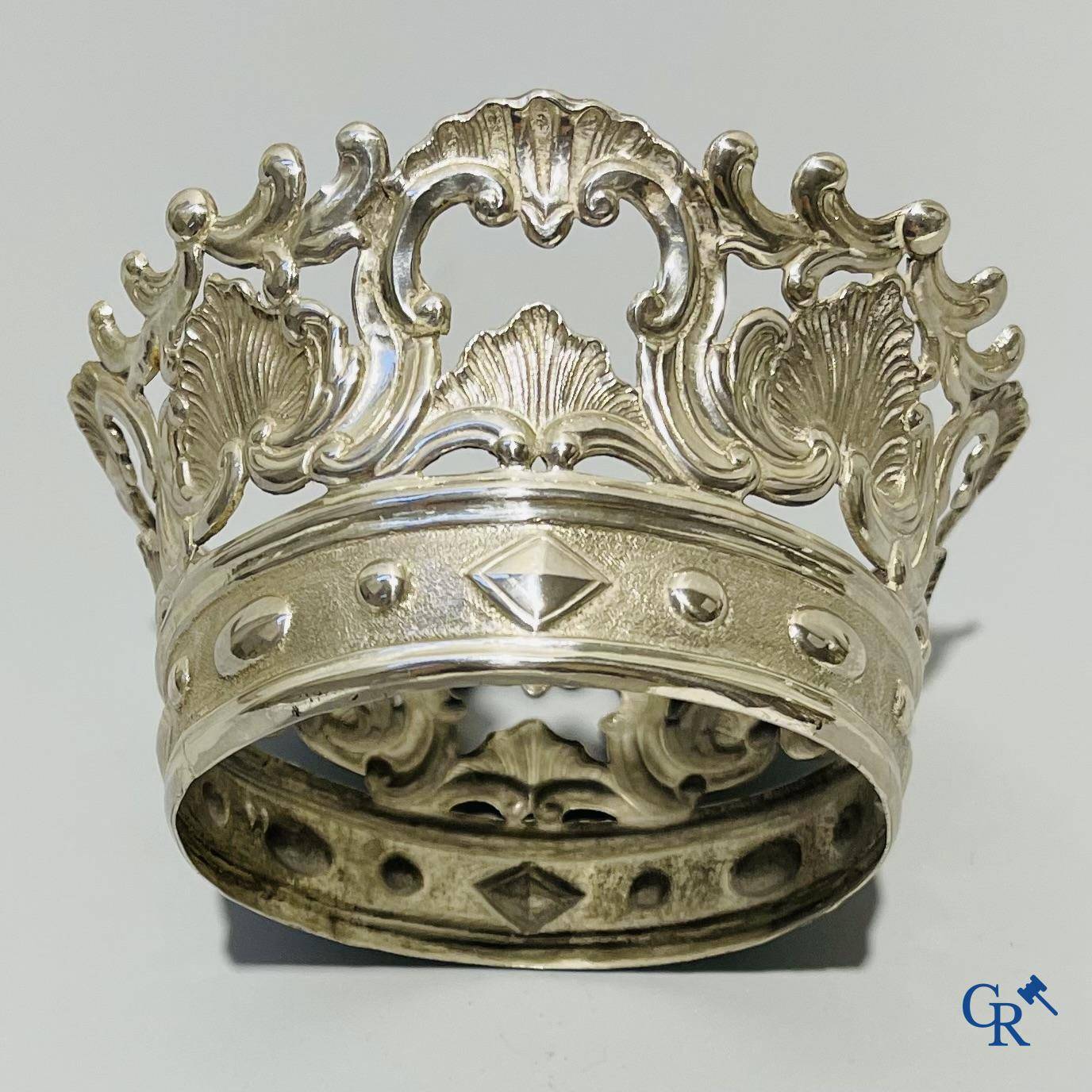 Silver, crown in silver.