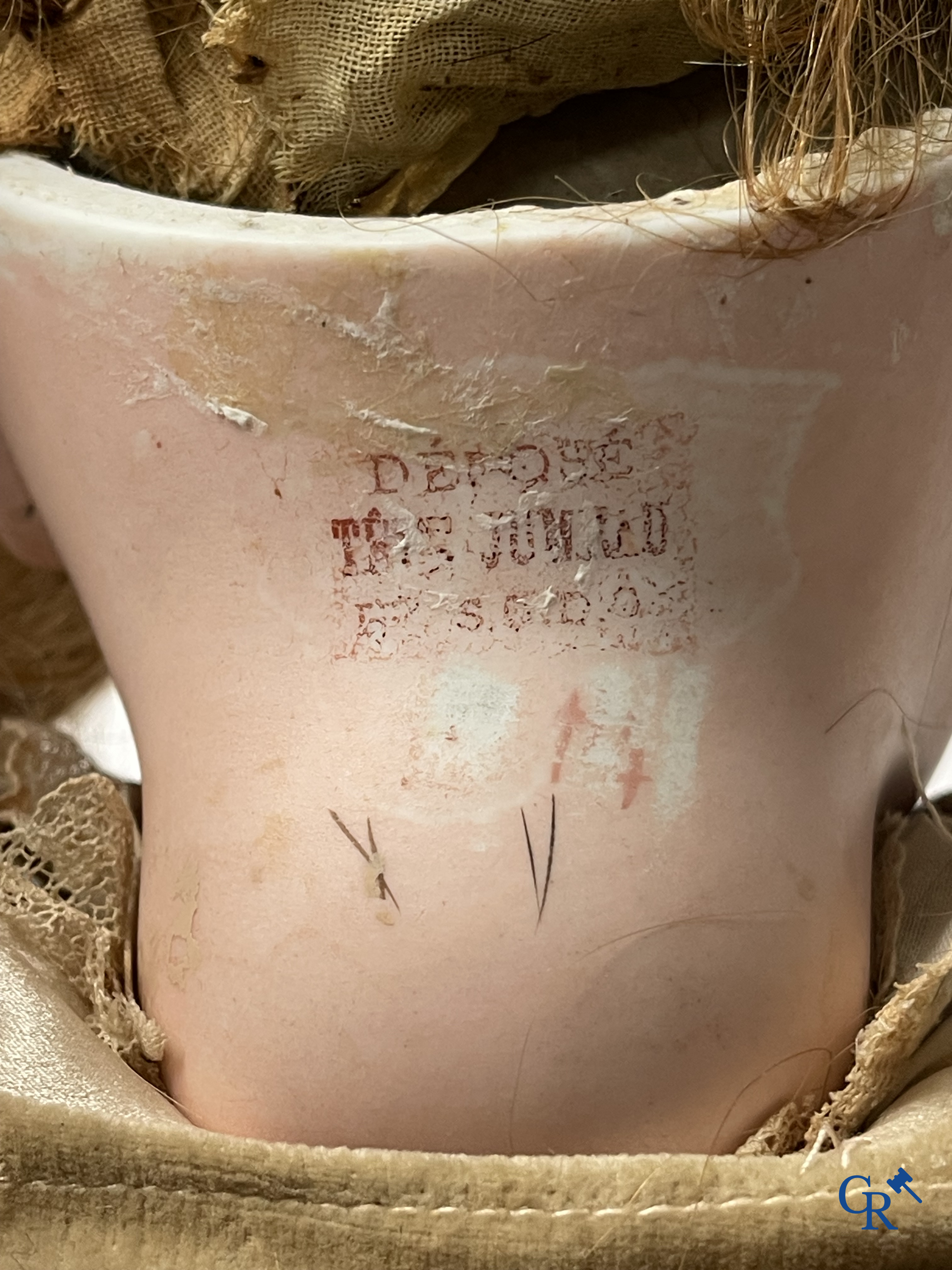 A lot with beautiful antique dolls, Jumeau bouche fermée, bath doll Frozen Charly, quirky rattles, etc.