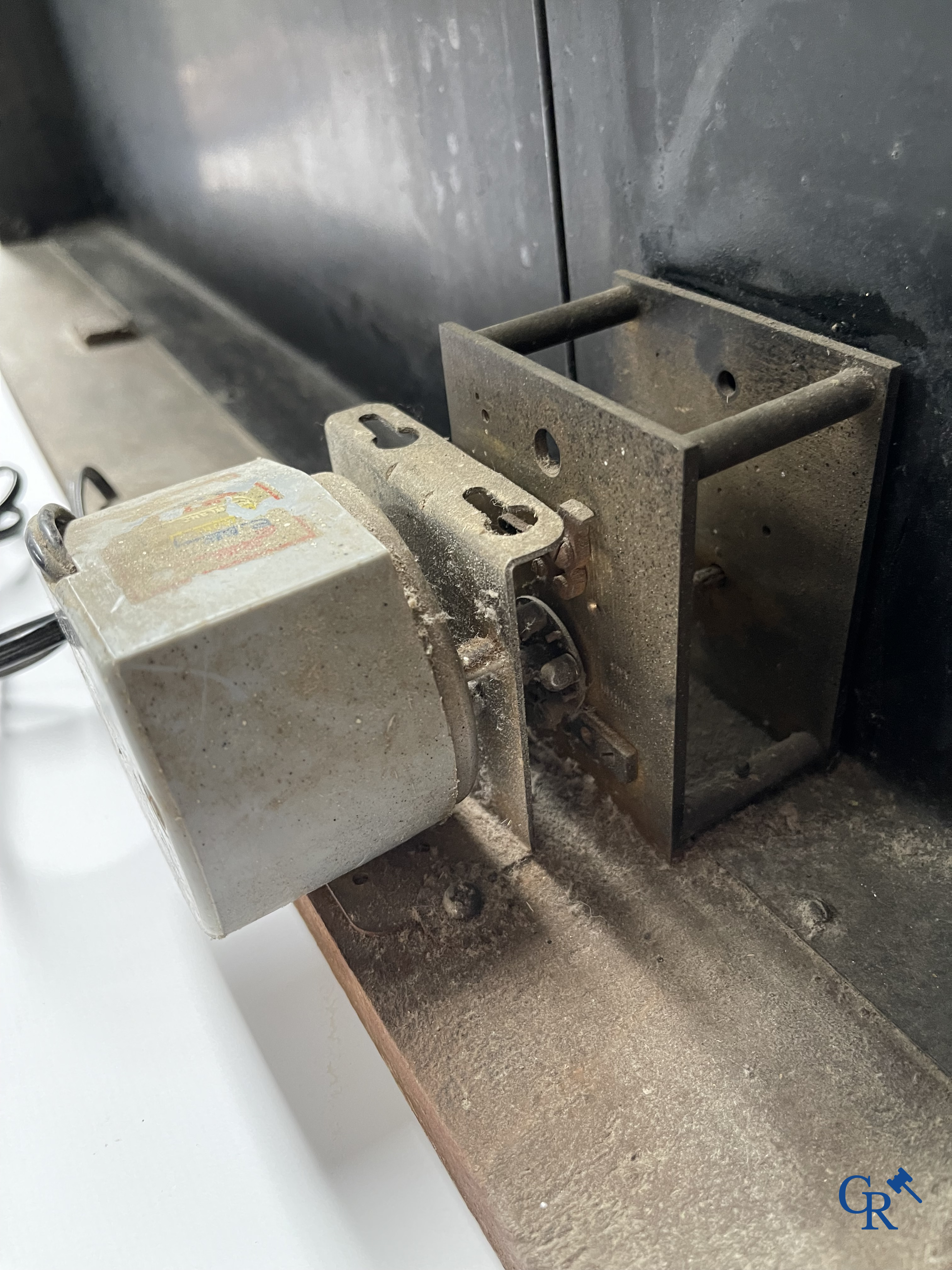 Pastilles Valda, Publiciteits automaat met voorstelling van dokter Valda naar een illustratie van Georges Grellet.