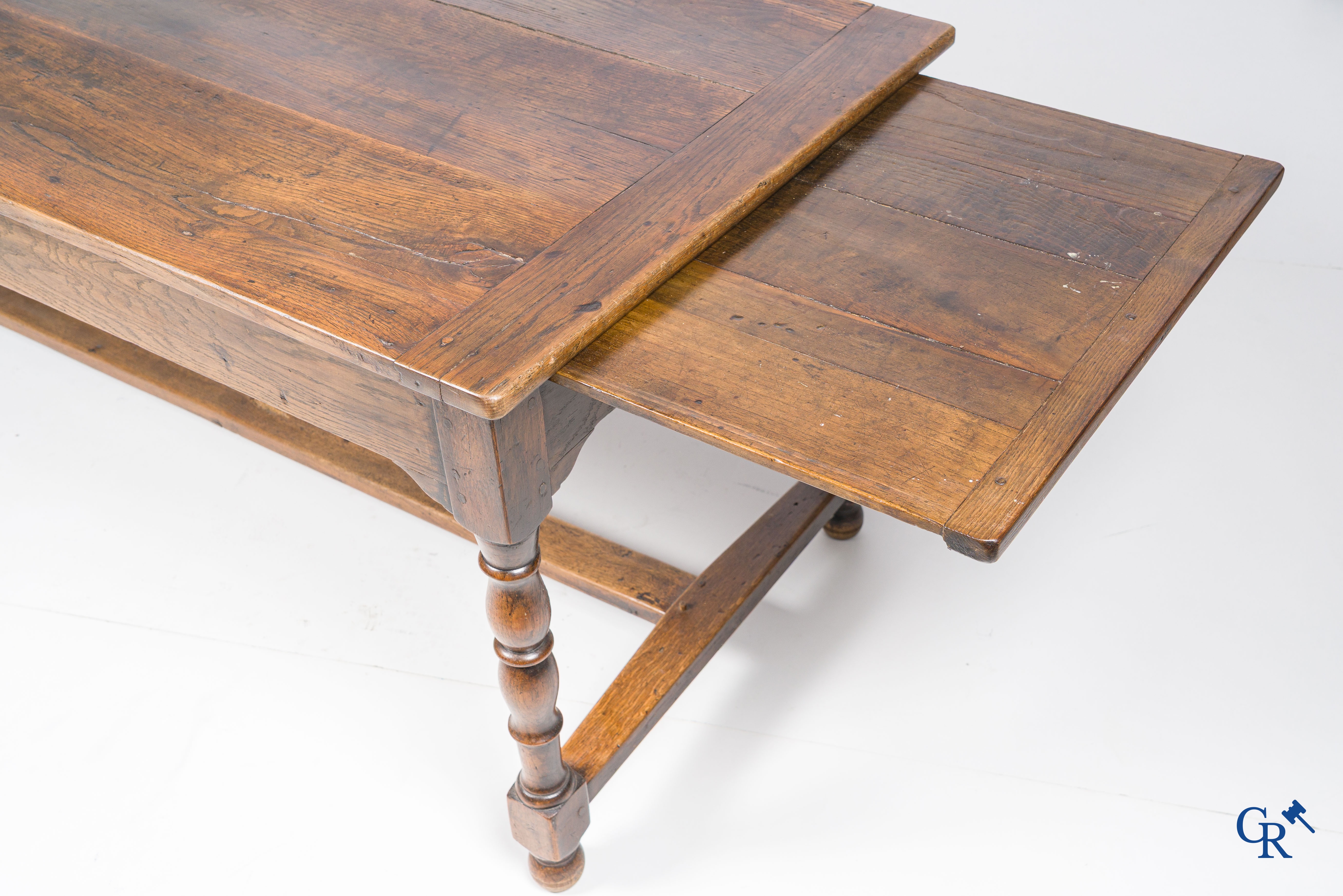 Antique oak monastery table with pull-out leaf and 1 drawer. Late 18th - Early 19th century.