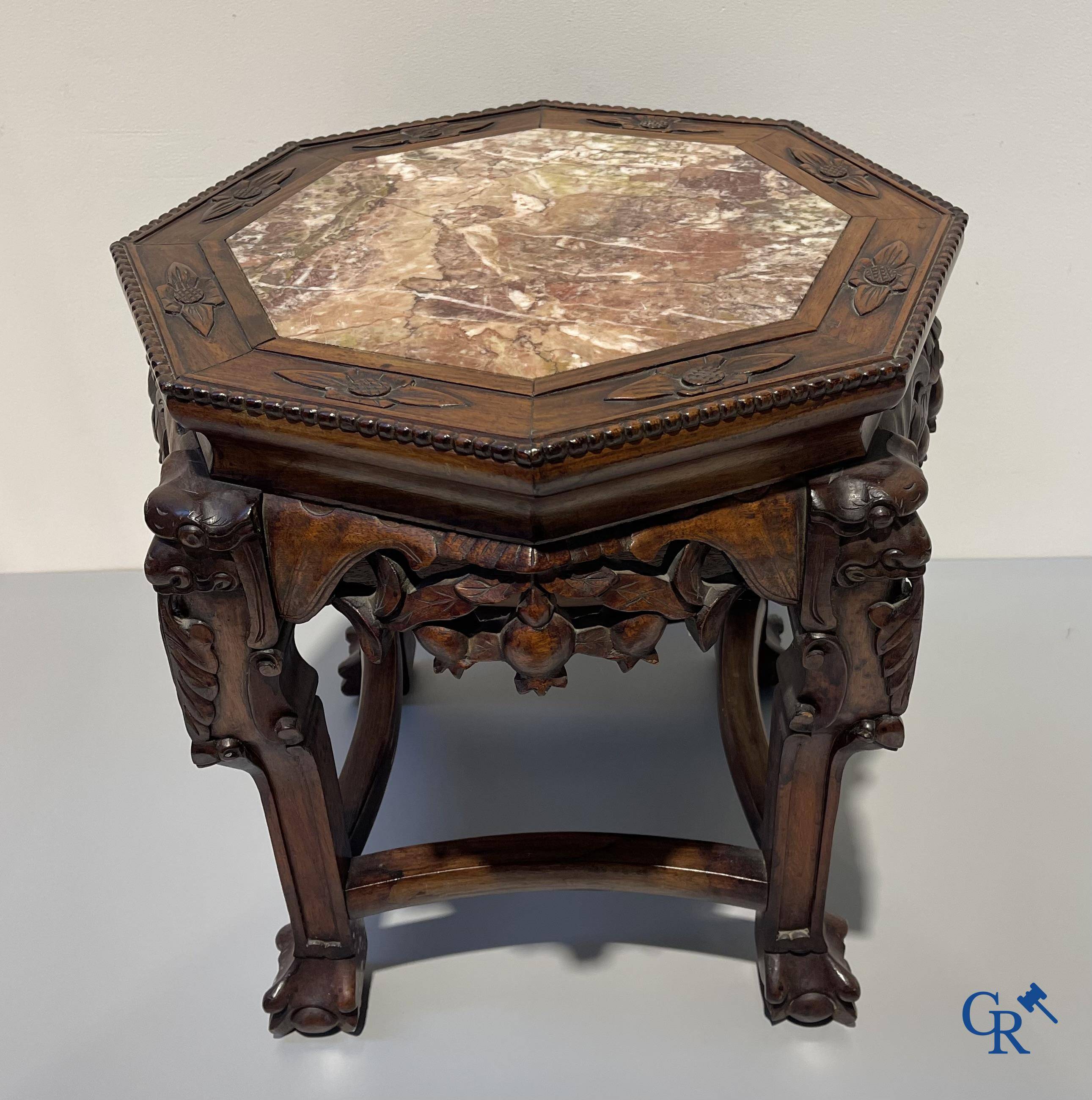 Art Asiatique, 2 piedestals en bois dur chinois.