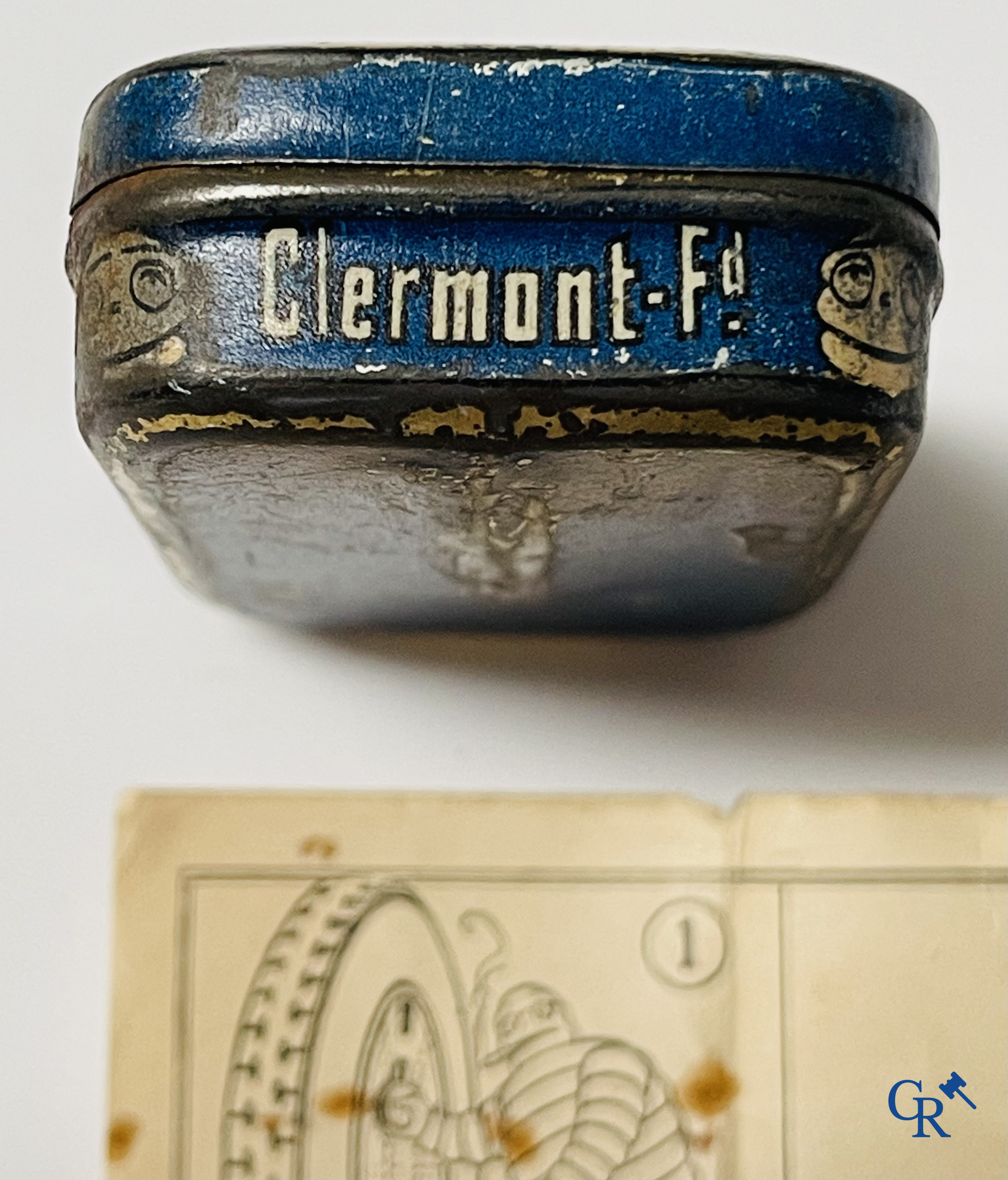 Michelin, an interesting lot with Michelin objects, mainly from the 1920's and 1930's.