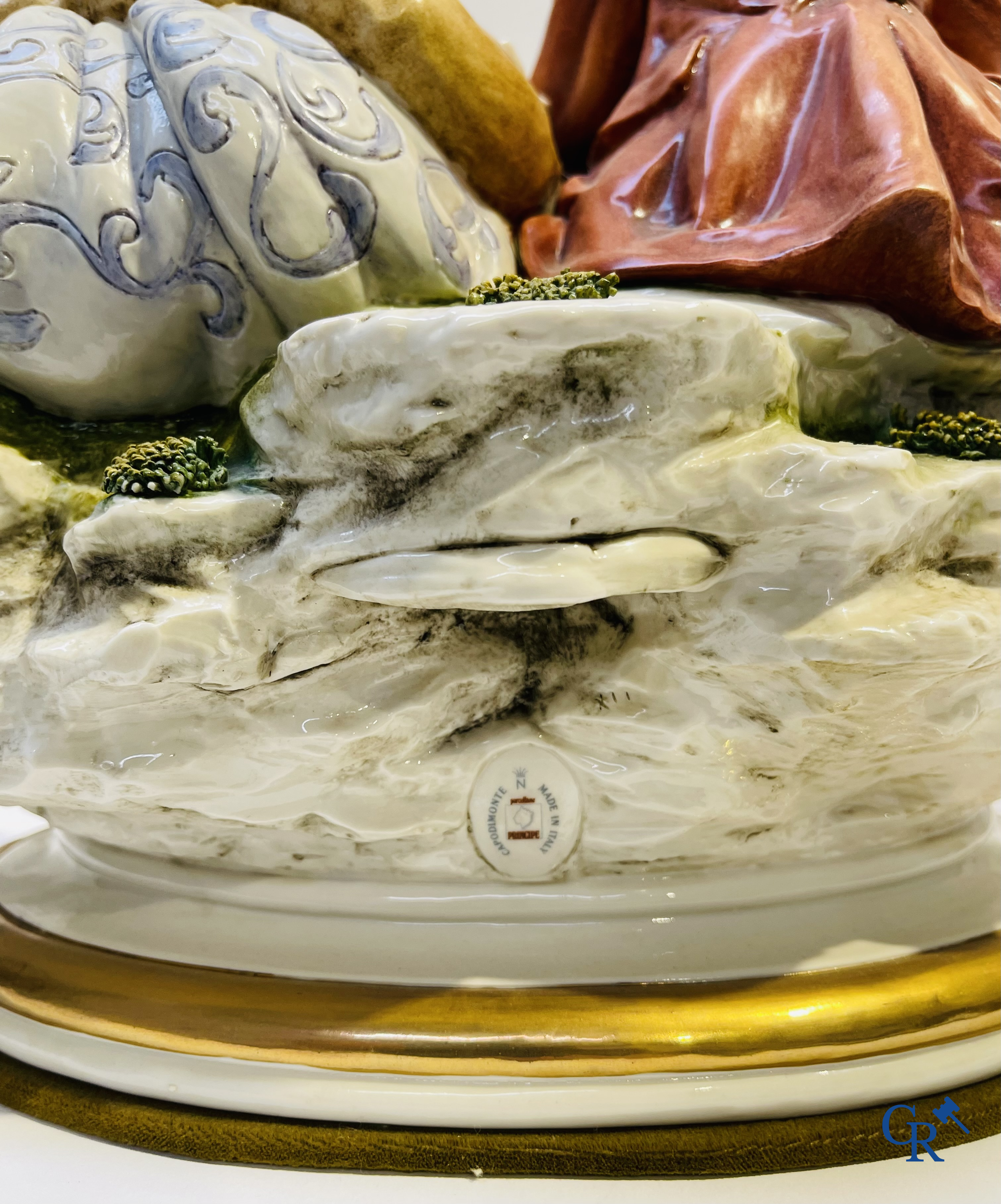 Porselein: Capodimonte: Uitzonderlijke groep in Italiaans porselein met kant.