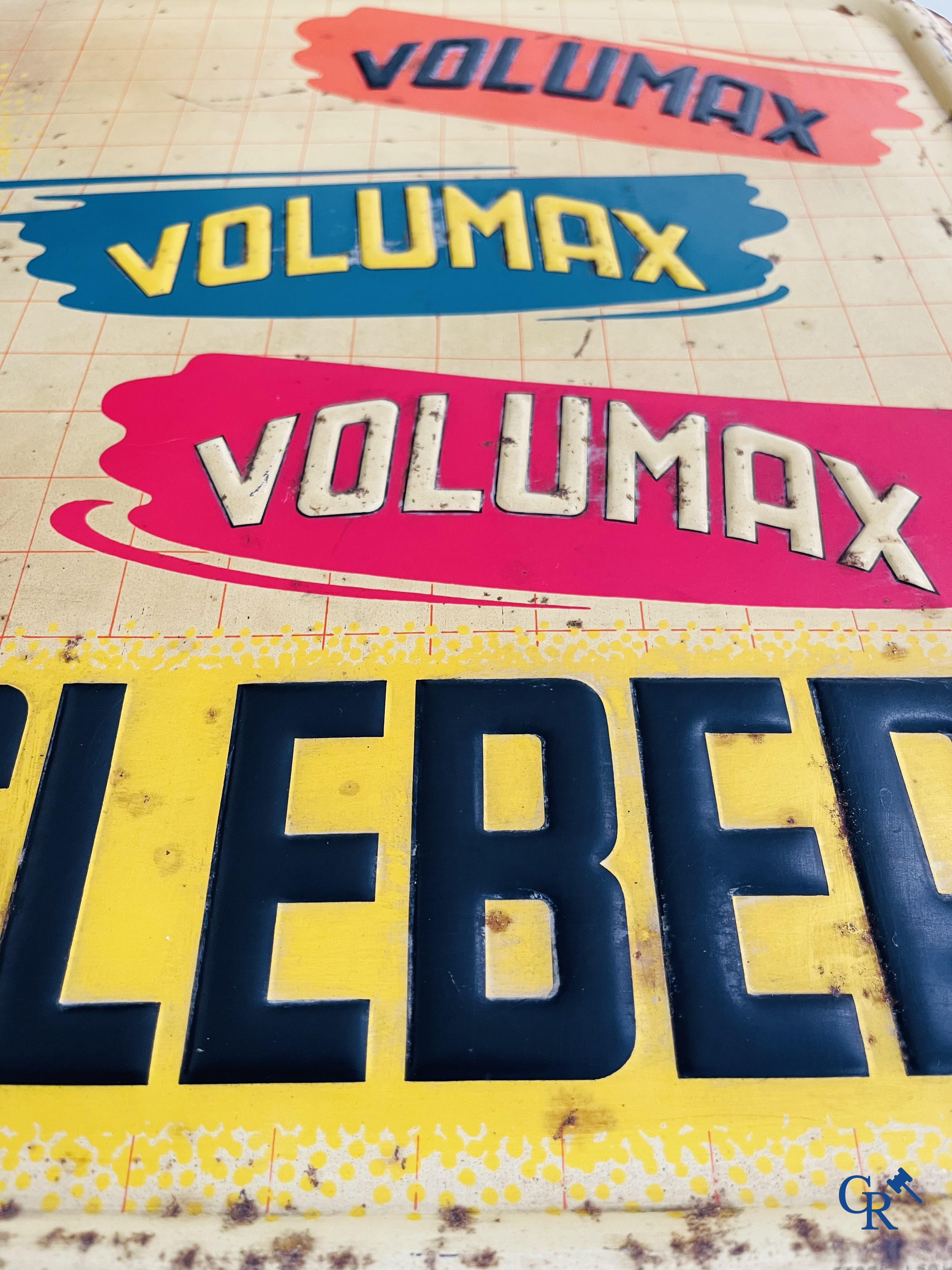 Englebert Volumax, publiciteit gedrukt op metaal voor Englebert banden. Etabl. J. Schuybroek S.A. Hoboken Anvers. 1952.