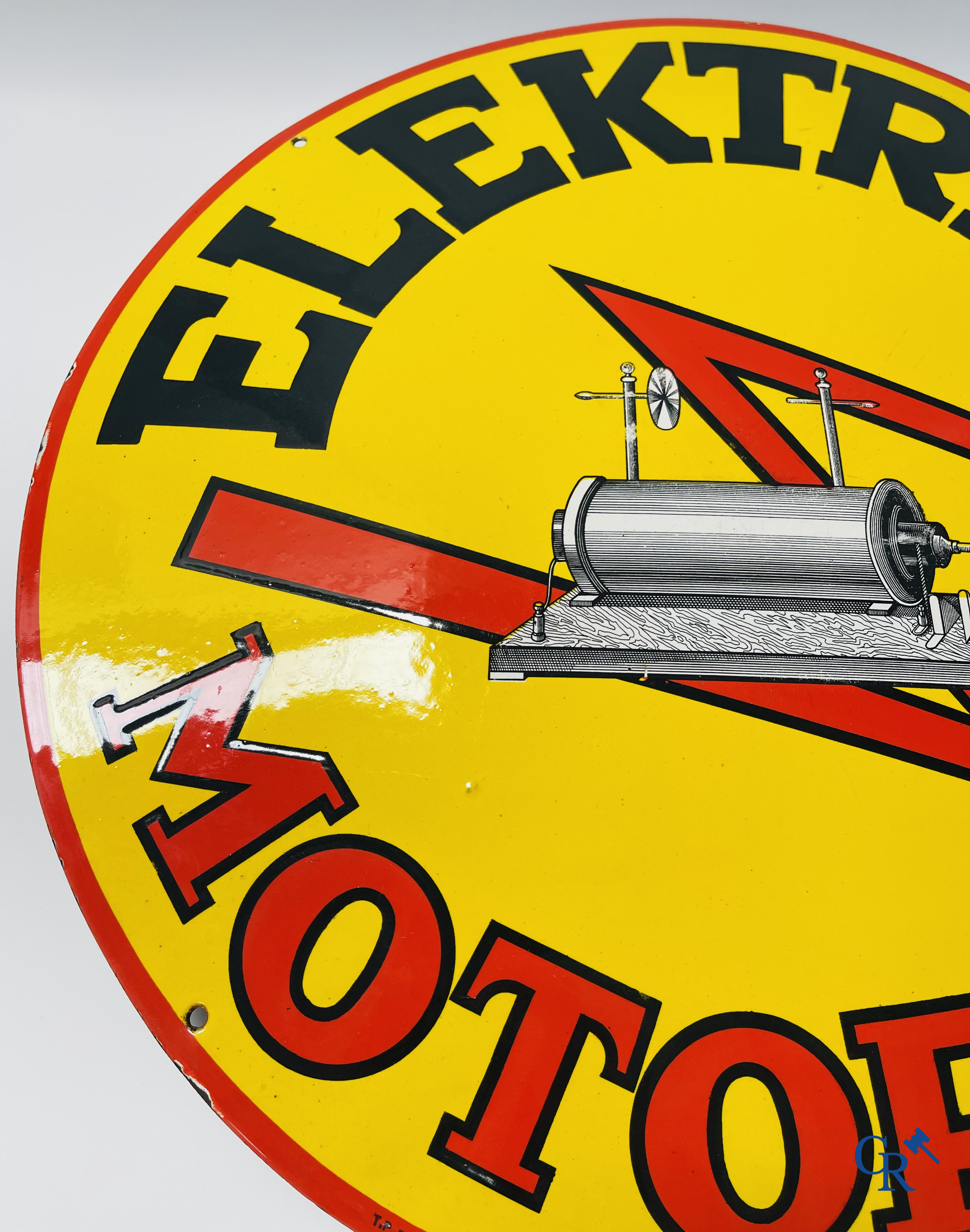 Elektrion Motor Oil. Enamel advertising sign for the Société des Huiles De Cavel and Roegiers in Ghent. Emaillerie Belge 1947.