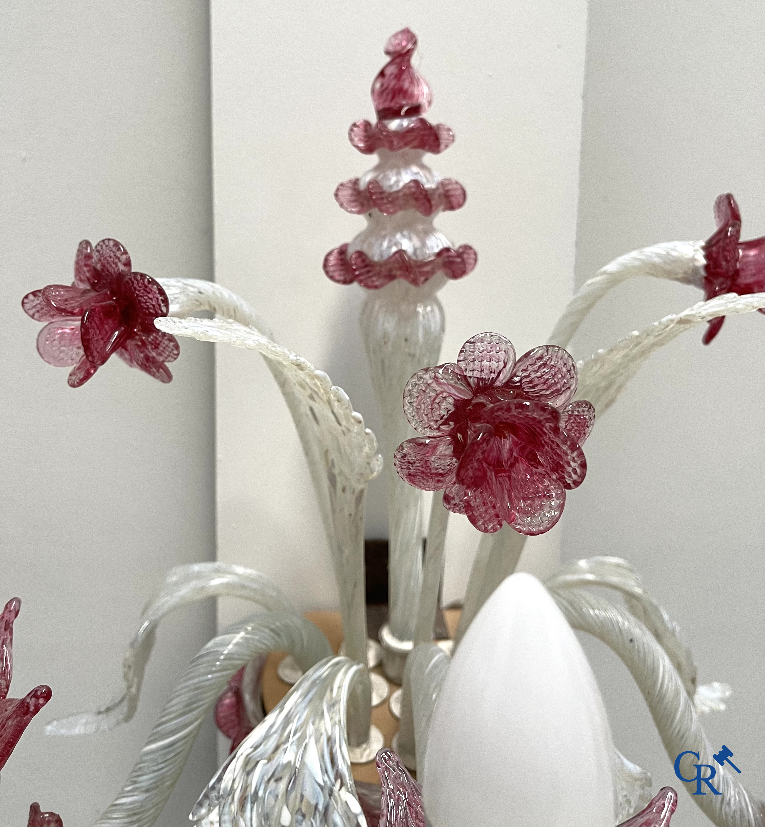 A lot of a Venetian table lamp, a pair of large wall lights in Venetian glass and a Murano ceiling lamp.