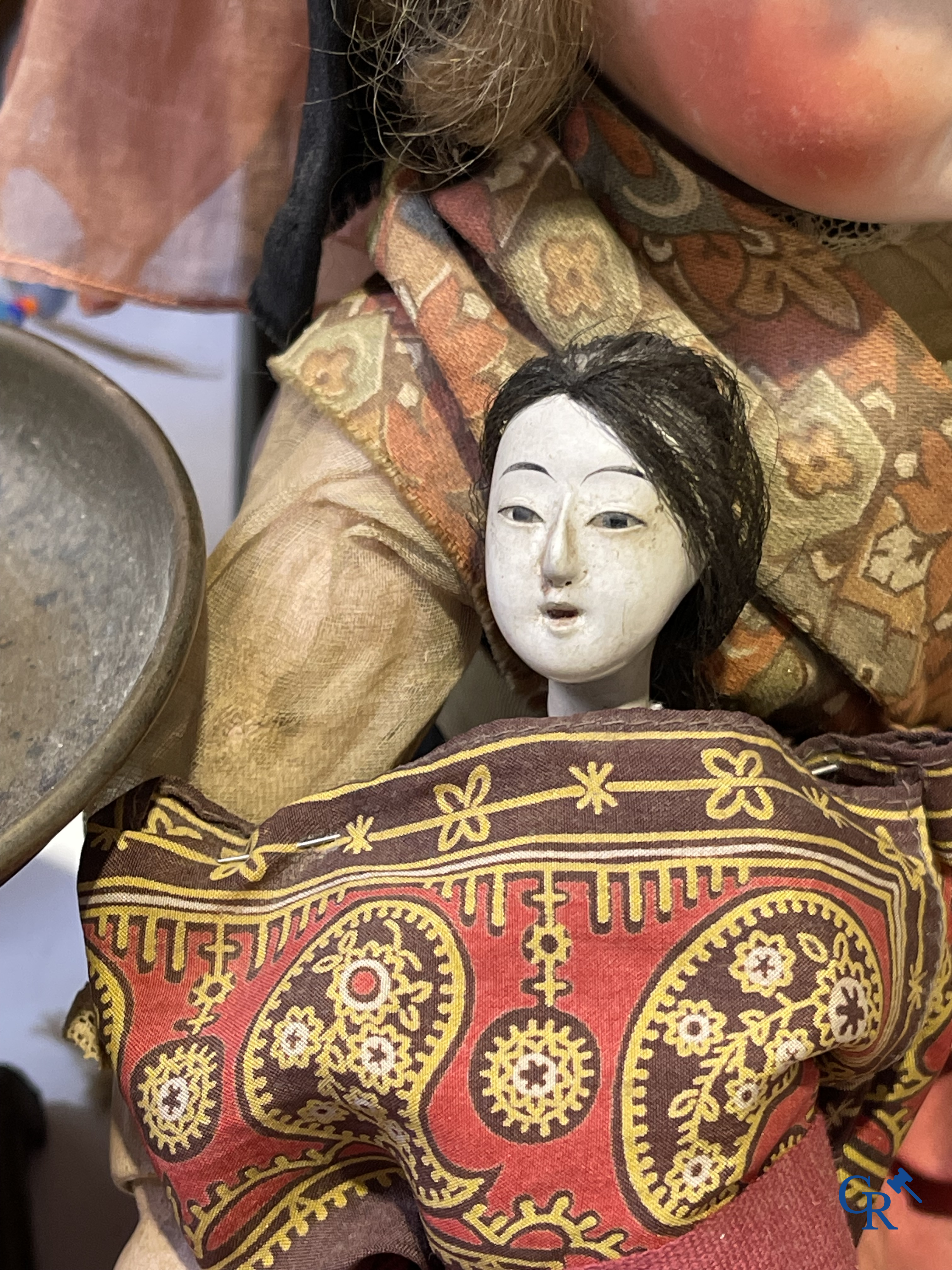 Old toys, a big lot with different antique dolls and collectibles.