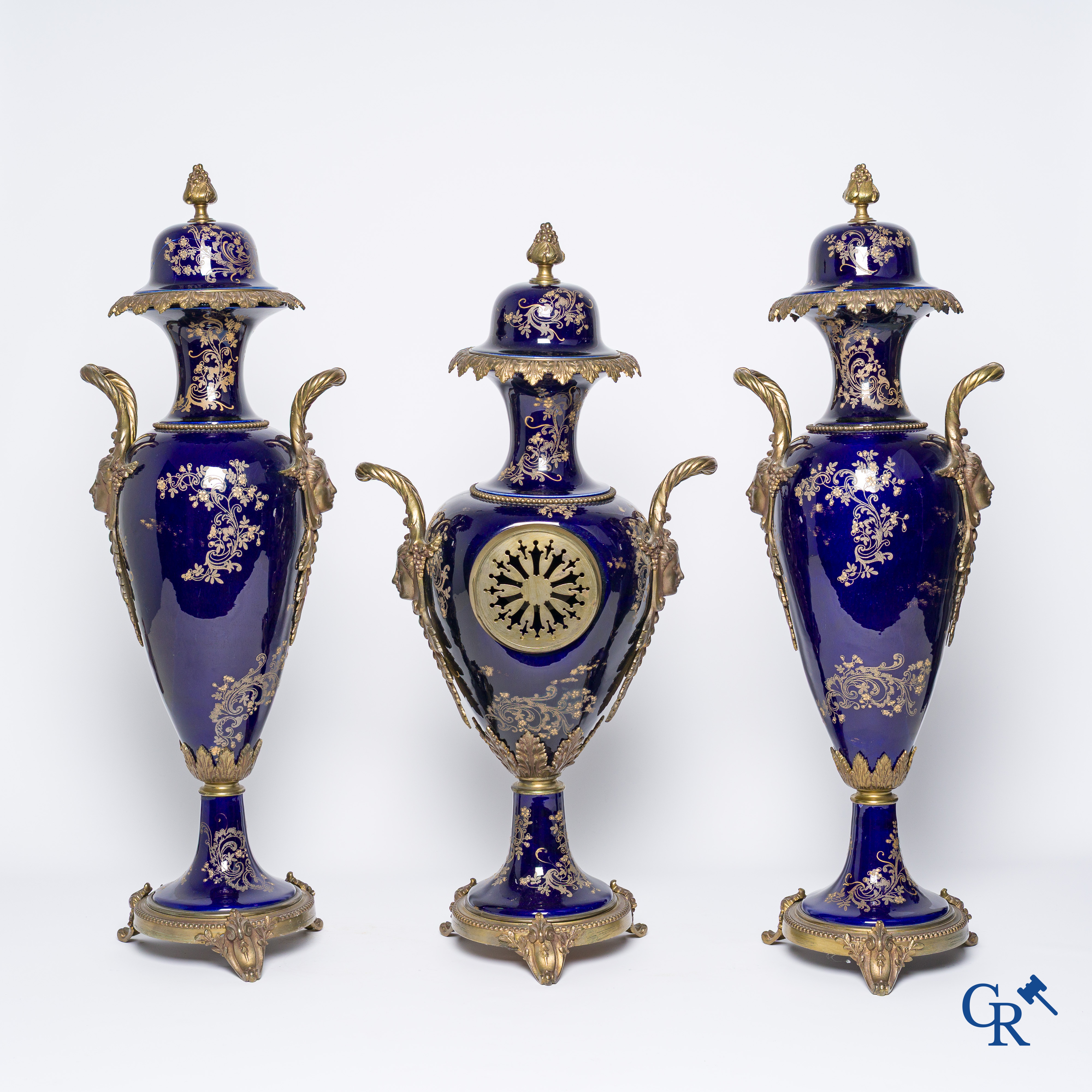Sèvres, a large 3-piece clockset in Sèvres porcelain and bronze. French work circa 1900.